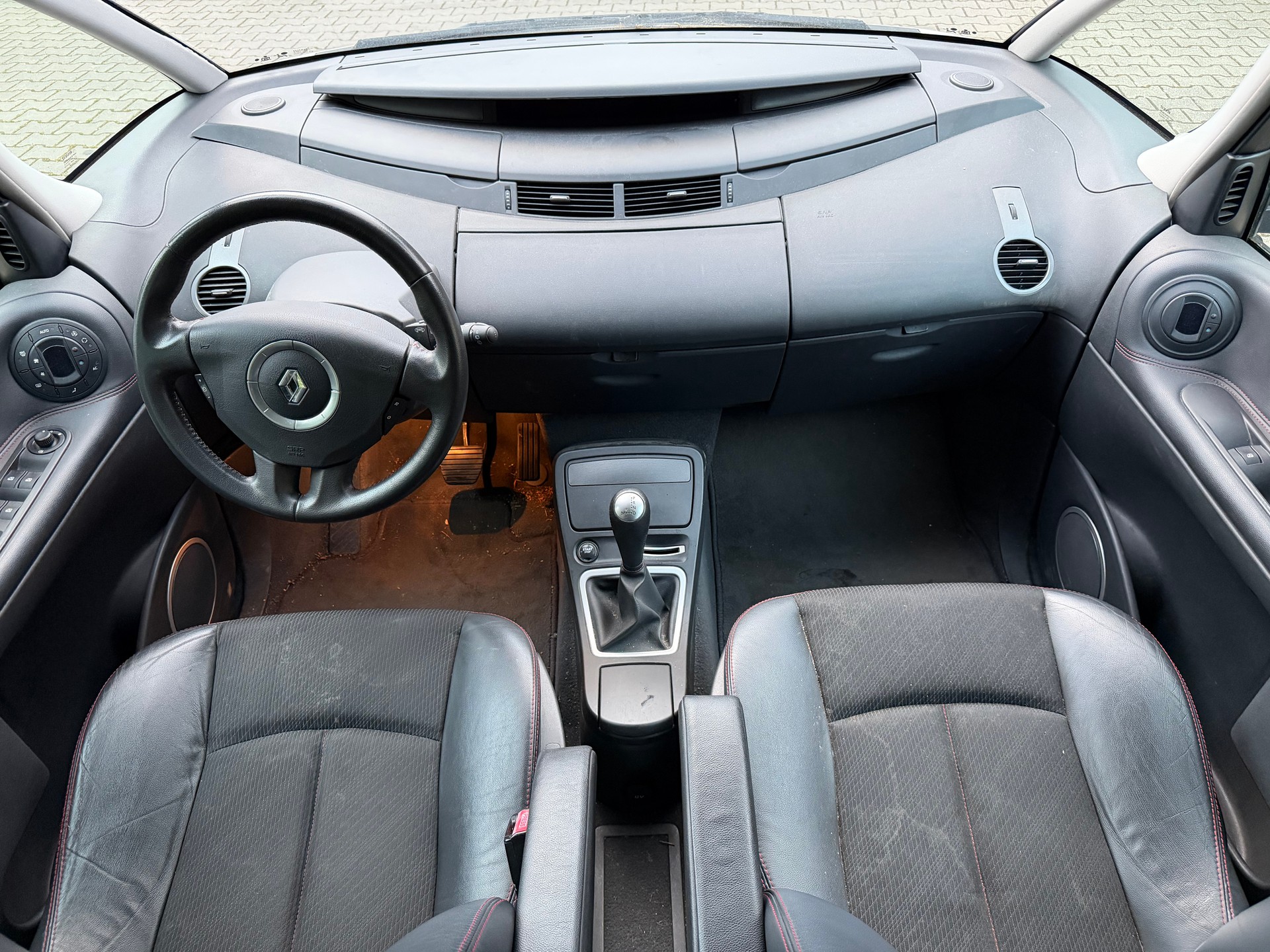 RENAULT Espace 2.0 dCi Expression Automatic-image-8