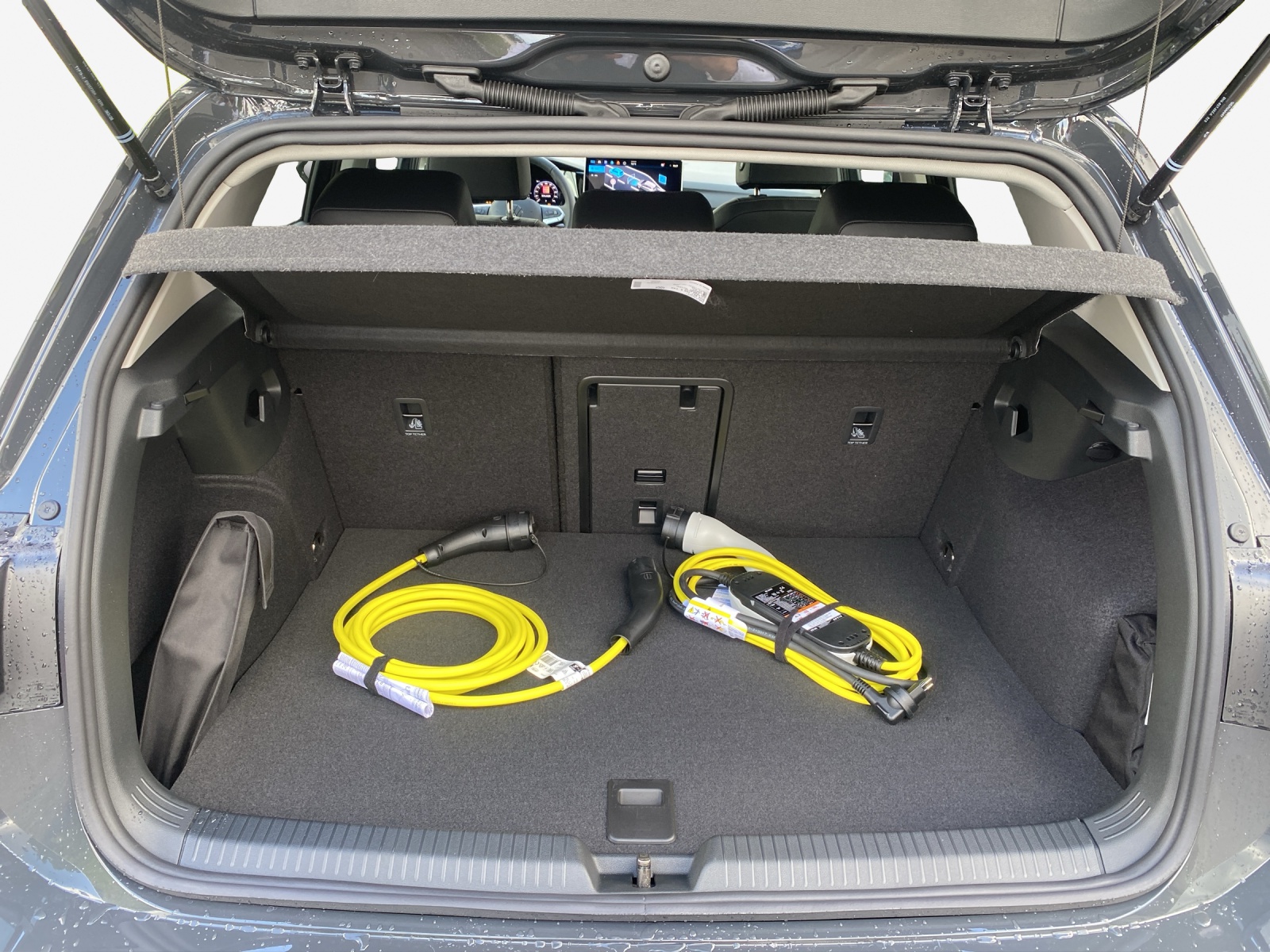 VW Golf 1.5 TSI PHEV Life-image-12