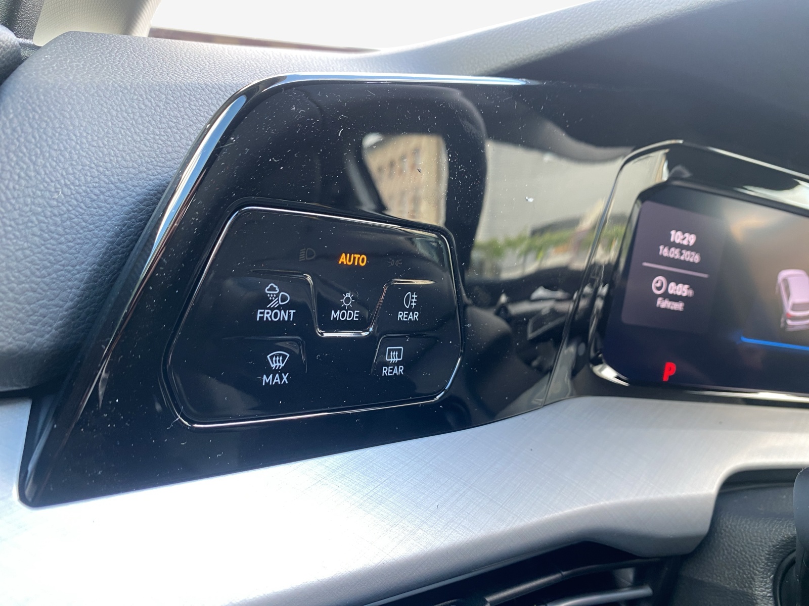 VW Golf 1.5 TSI PHEV Life-image-14