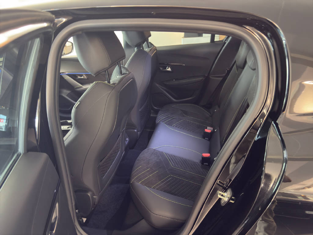 PEUGEOT 208 1.2 Hybrid 145 GT-image-7