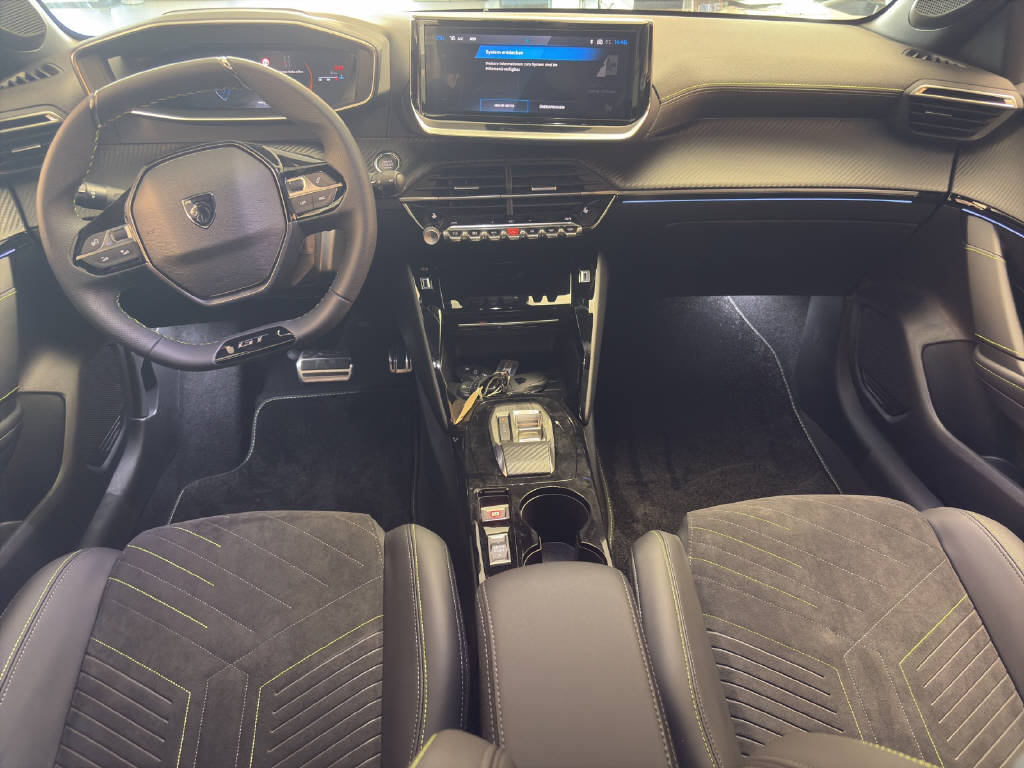 PEUGEOT 208 1.2 Hybrid 145 GT-image-6