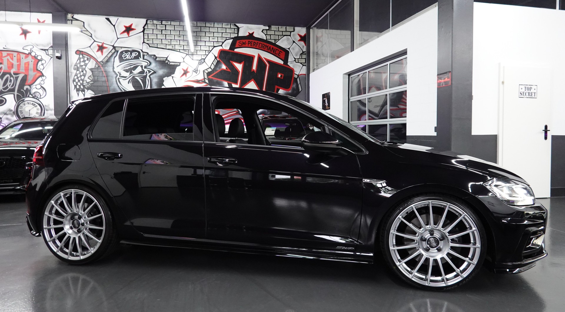 VW GOLF 2.0 TSI R 4-MOTION DSG CH-FZ // REMUS // 20"O.Z // 310PS // BLACK ON TOP R-image-40