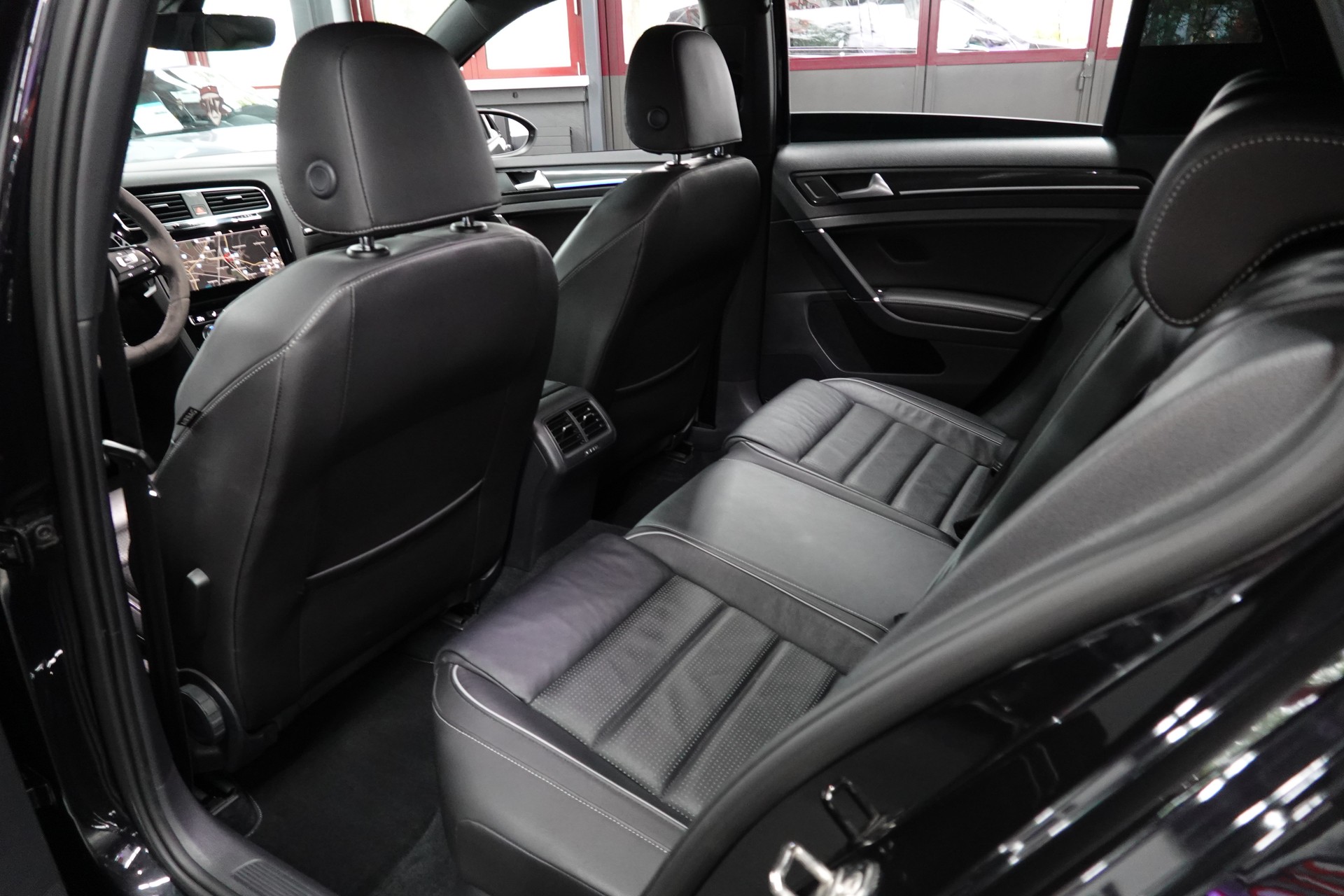 VW GOLF 2.0 TSI R 4-MOTION DSG CH-FZ // REMUS // 20"O.Z // 310PS // BLACK ON TOP R-image-31