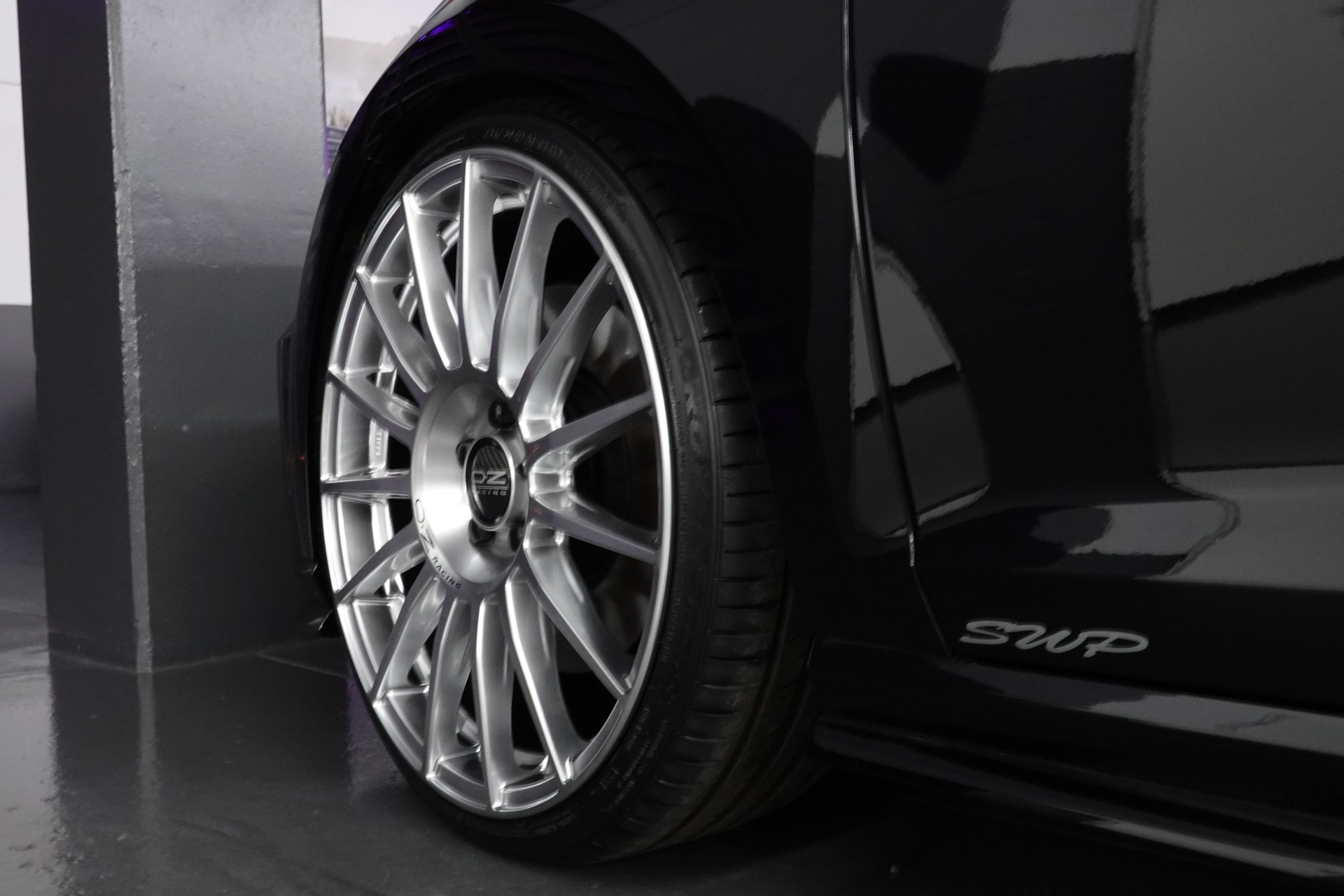 VW GOLF 2.0 TSI R 4-MOTION DSG CH-FZ // REMUS // 20"O.Z // 310PS // BLACK ON TOP R-image-13