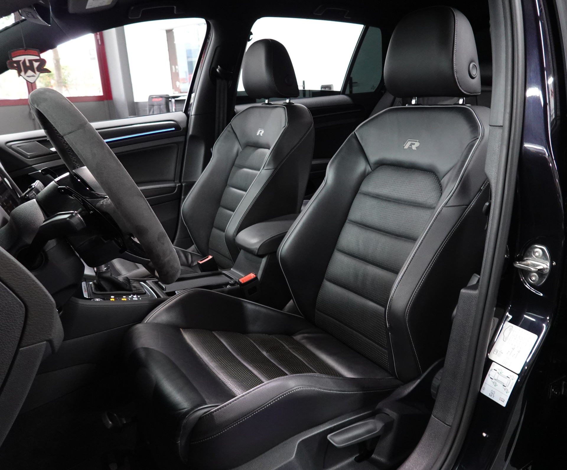 VW GOLF 2.0 TSI R 4-MOTION DSG CH-FZ // REMUS // 20"O.Z // 310PS // BLACK ON TOP R-image-30