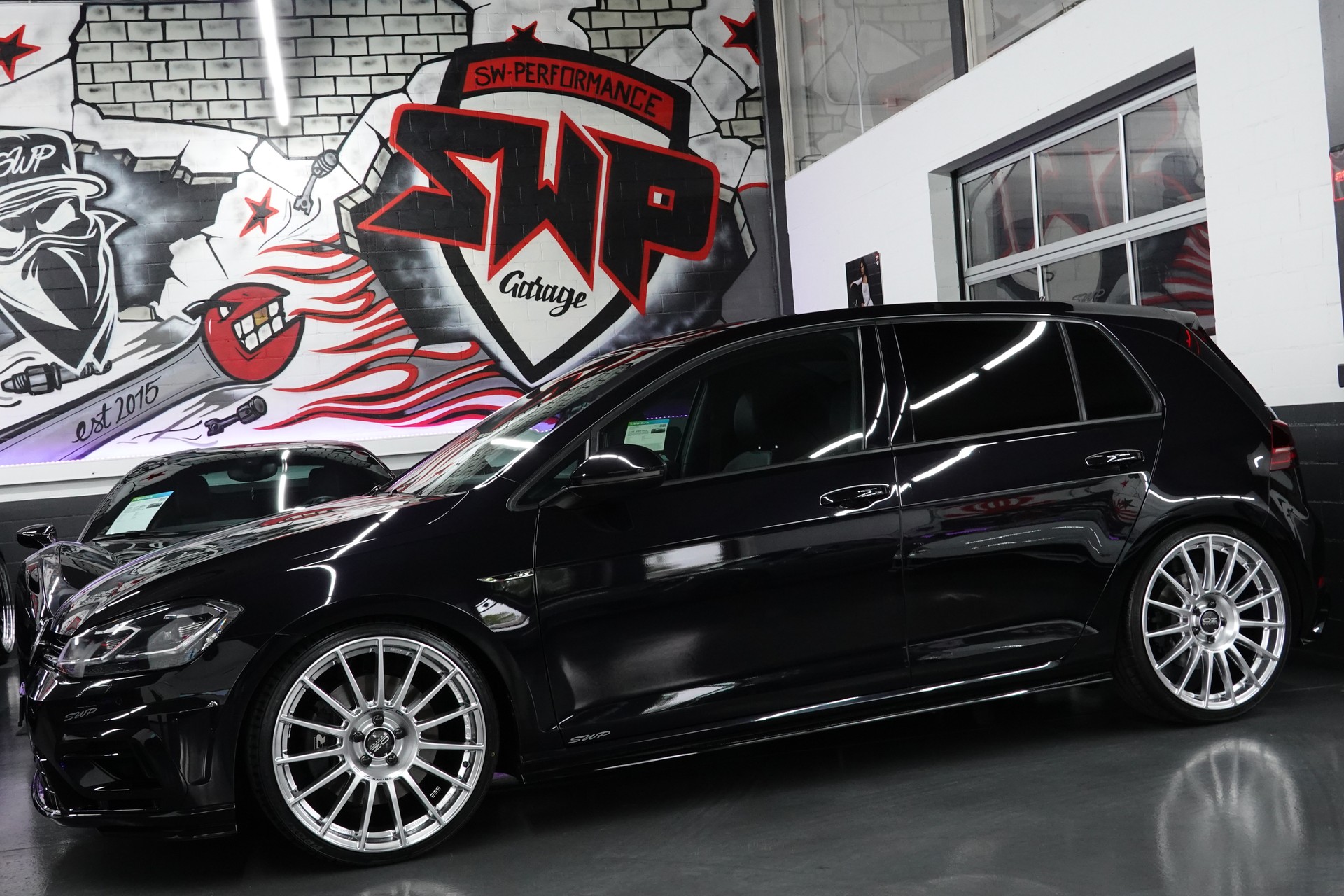 VW GOLF 2.0 TSI R 4-MOTION DSG CH-FZ // REMUS // 20"O.Z // 310PS // BLACK ON TOP R-showroom-element-1