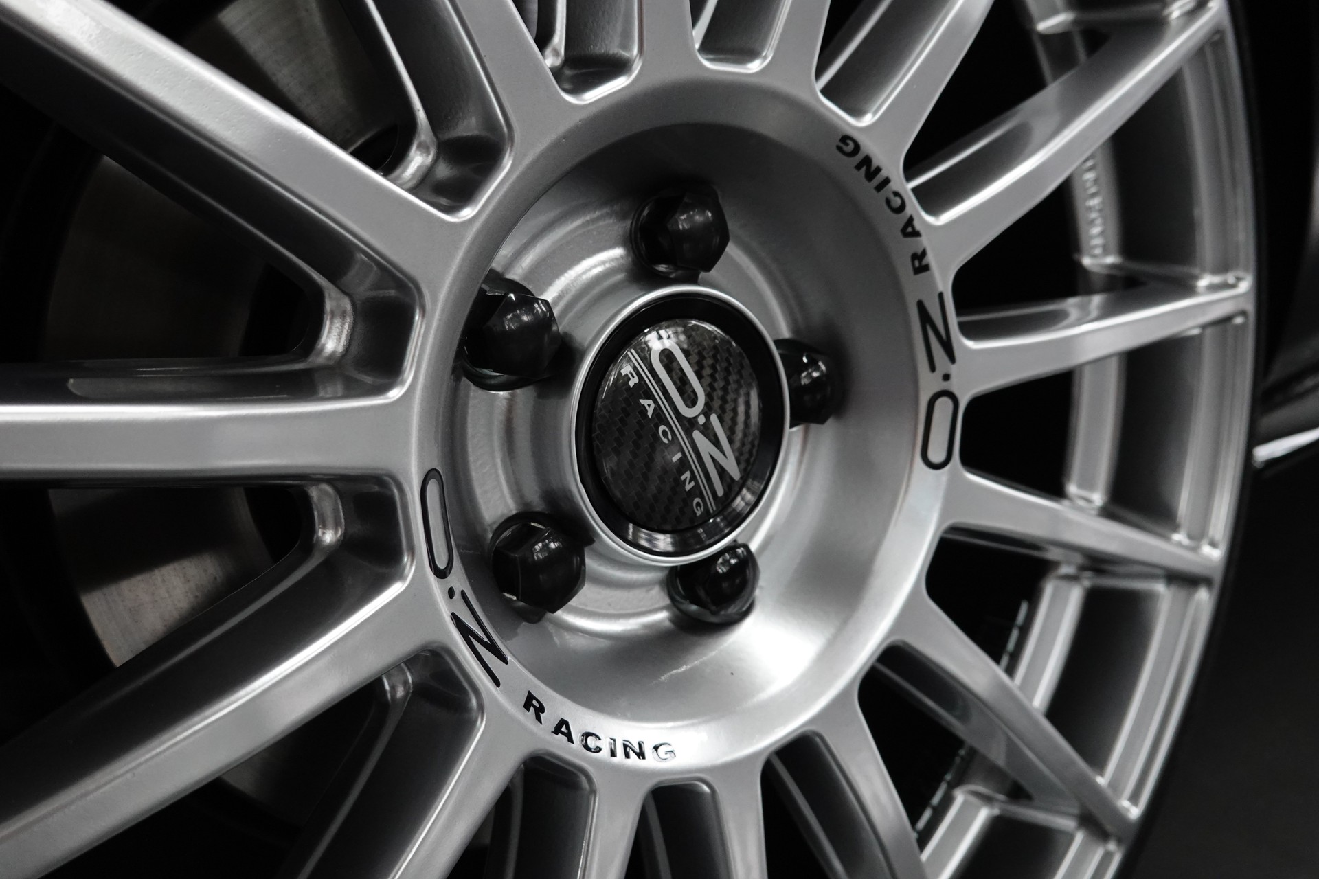 VW GOLF 2.0 TSI R 4-MOTION DSG CH-FZ // REMUS // 20"O.Z // 310PS // BLACK ON TOP R-image-43