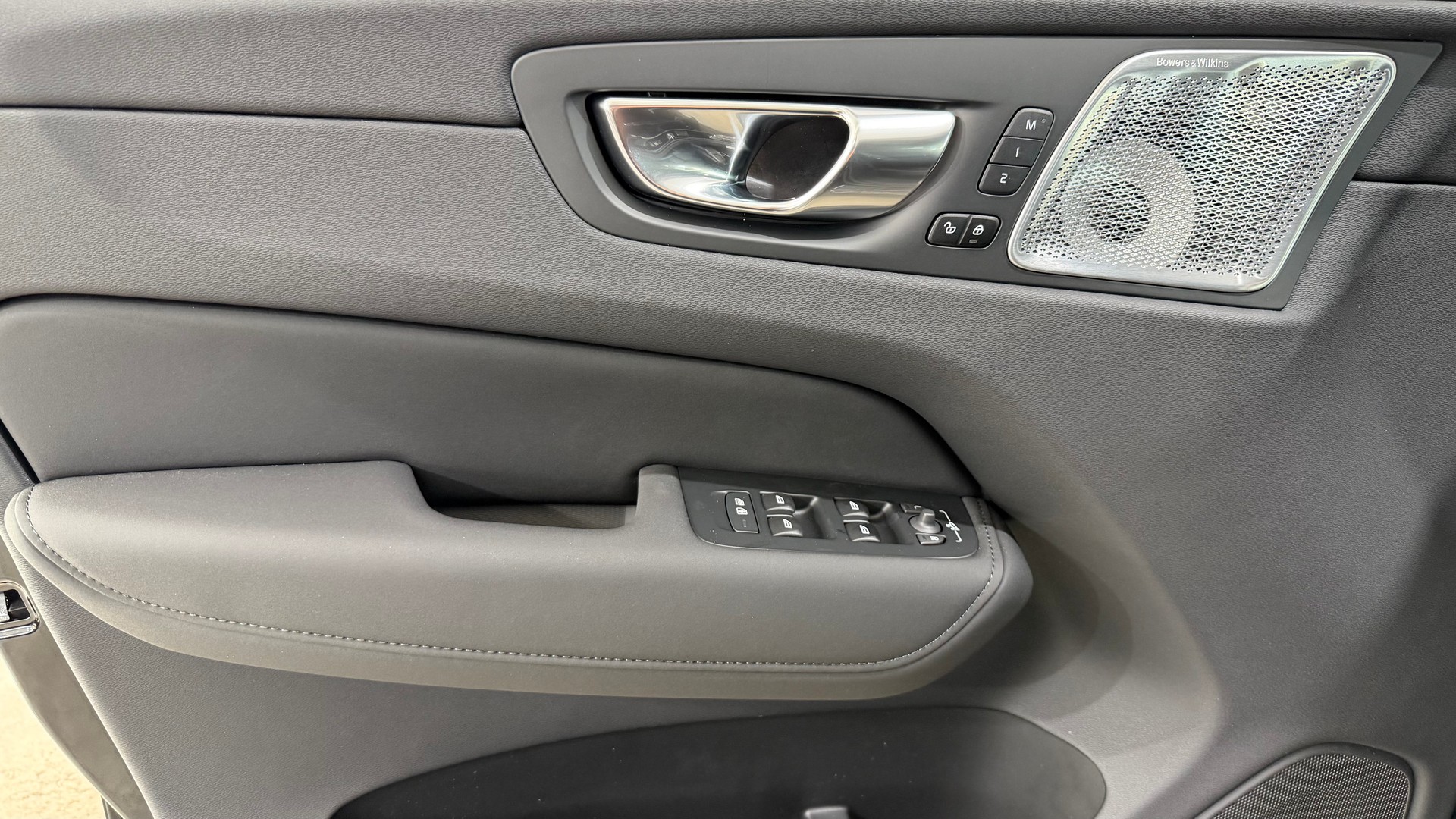VOLVO XC60 2.0 T6 TE Black Edition e-image-11