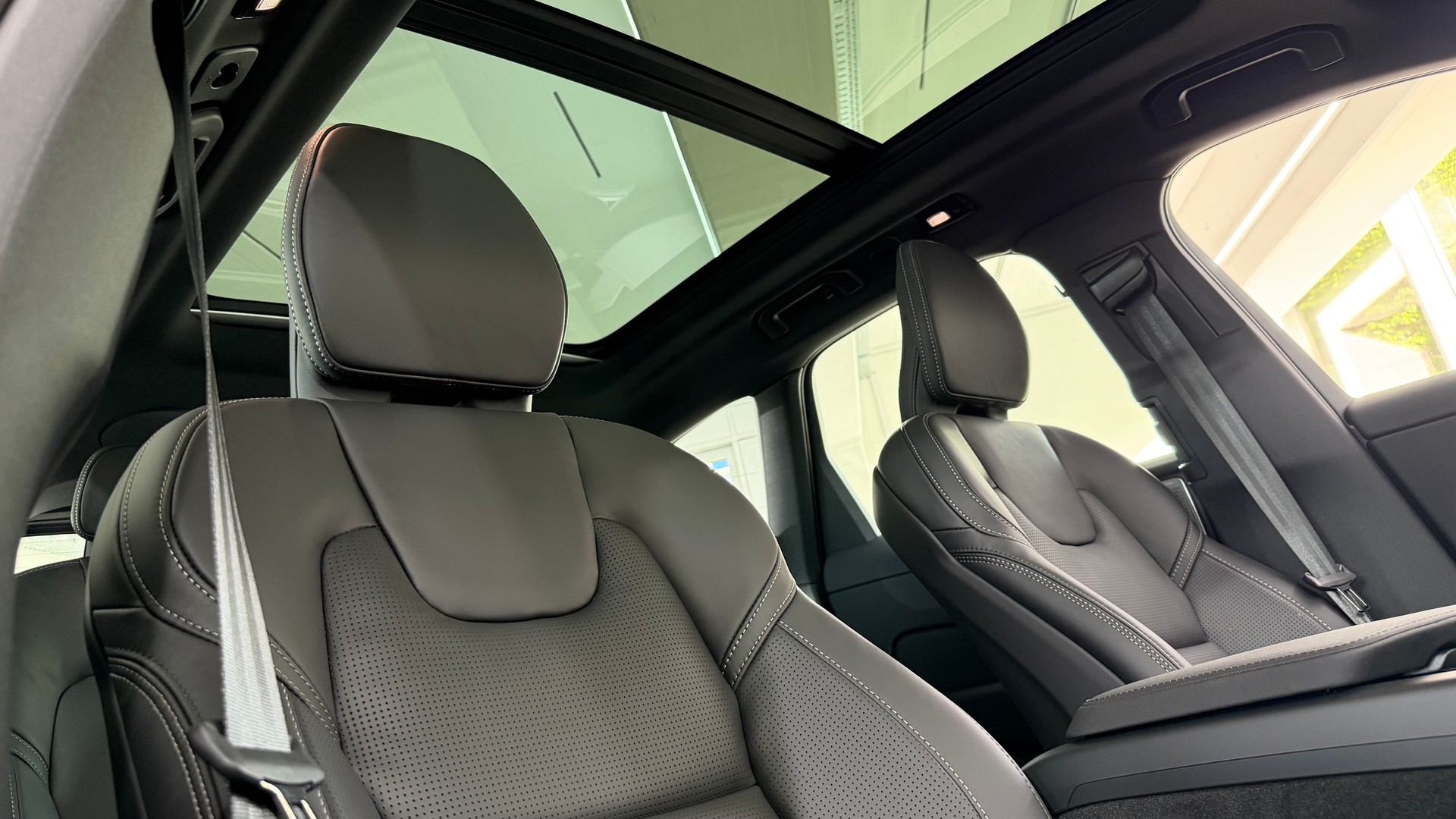 VOLVO XC60 2.0 T6 TE Black Edition e-image-9