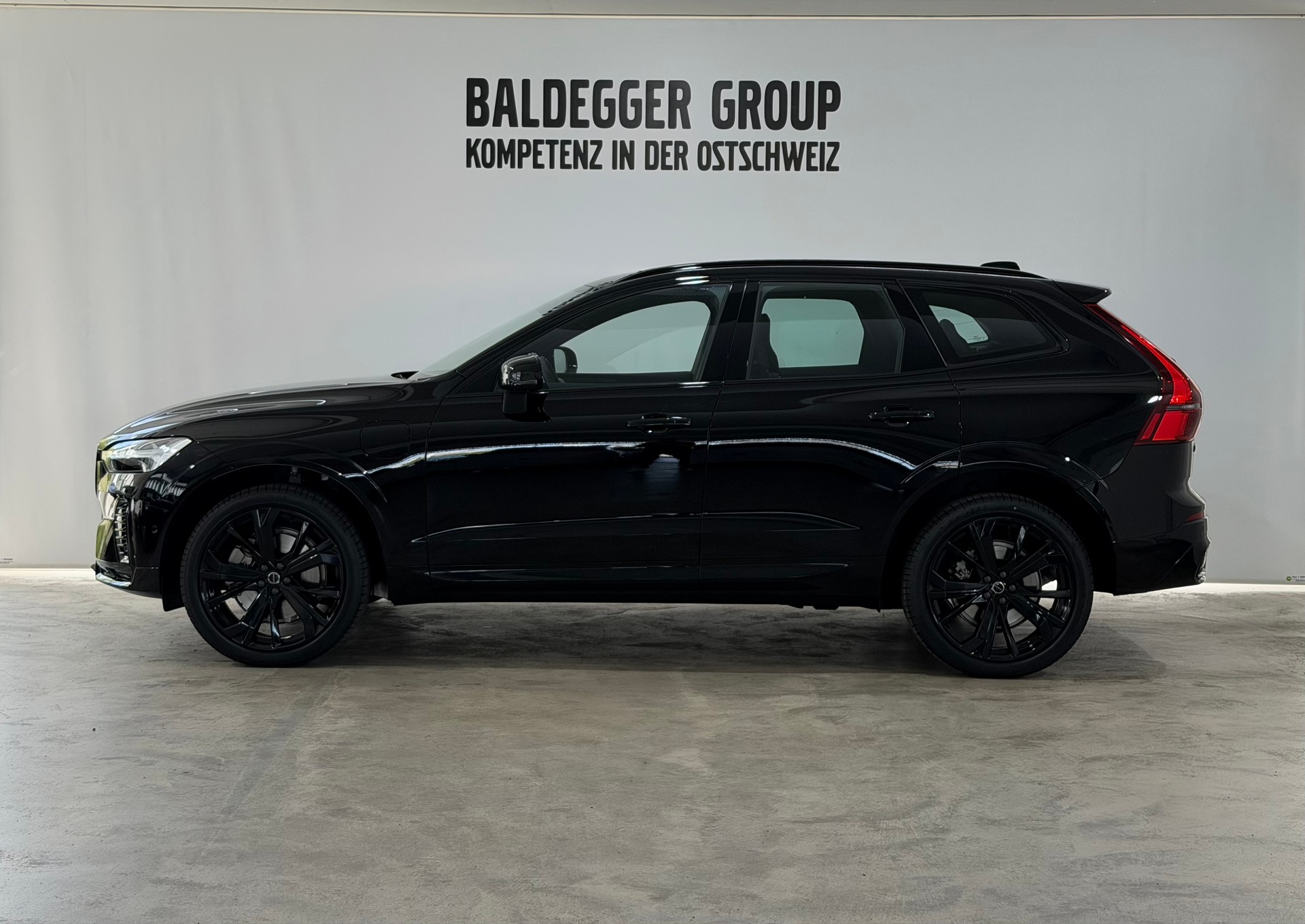 VOLVO XC60 2.0 T6 TE Black Edition e-showroom-element-1