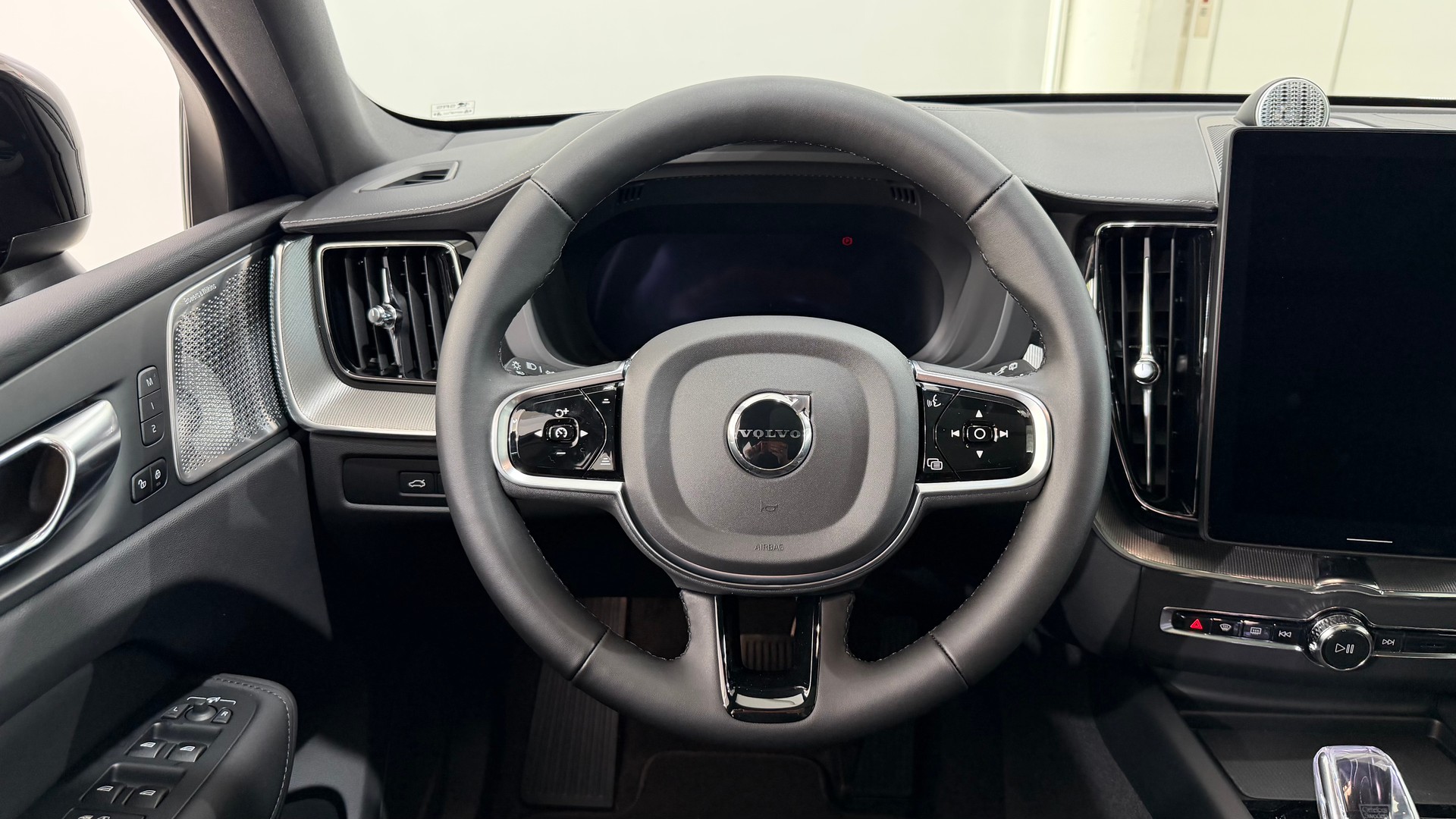 VOLVO XC60 2.0 T6 TE Black Edition e-image-4