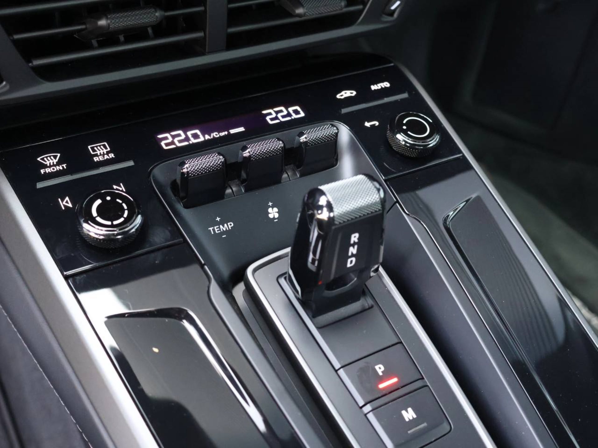 PORSCHE 911 Carrera-image-19