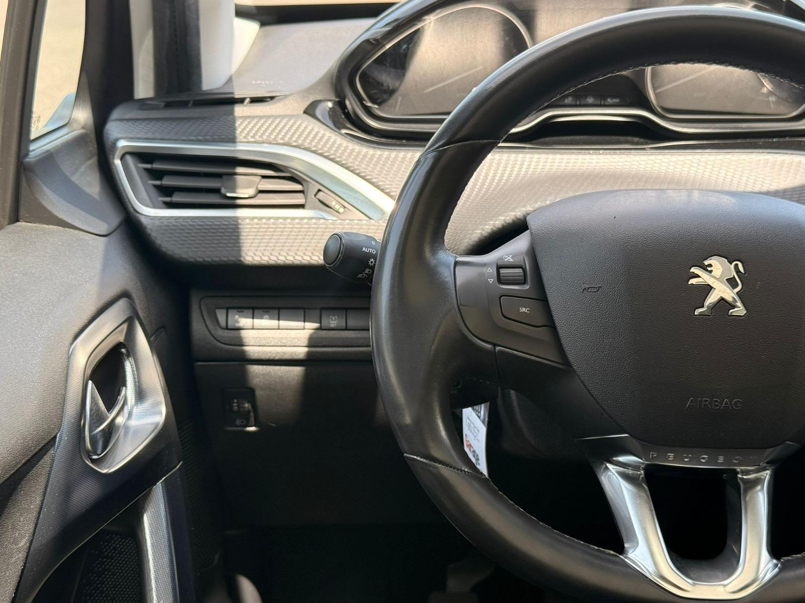 PEUGEOT 2008 1.6 VTI Active-image-12