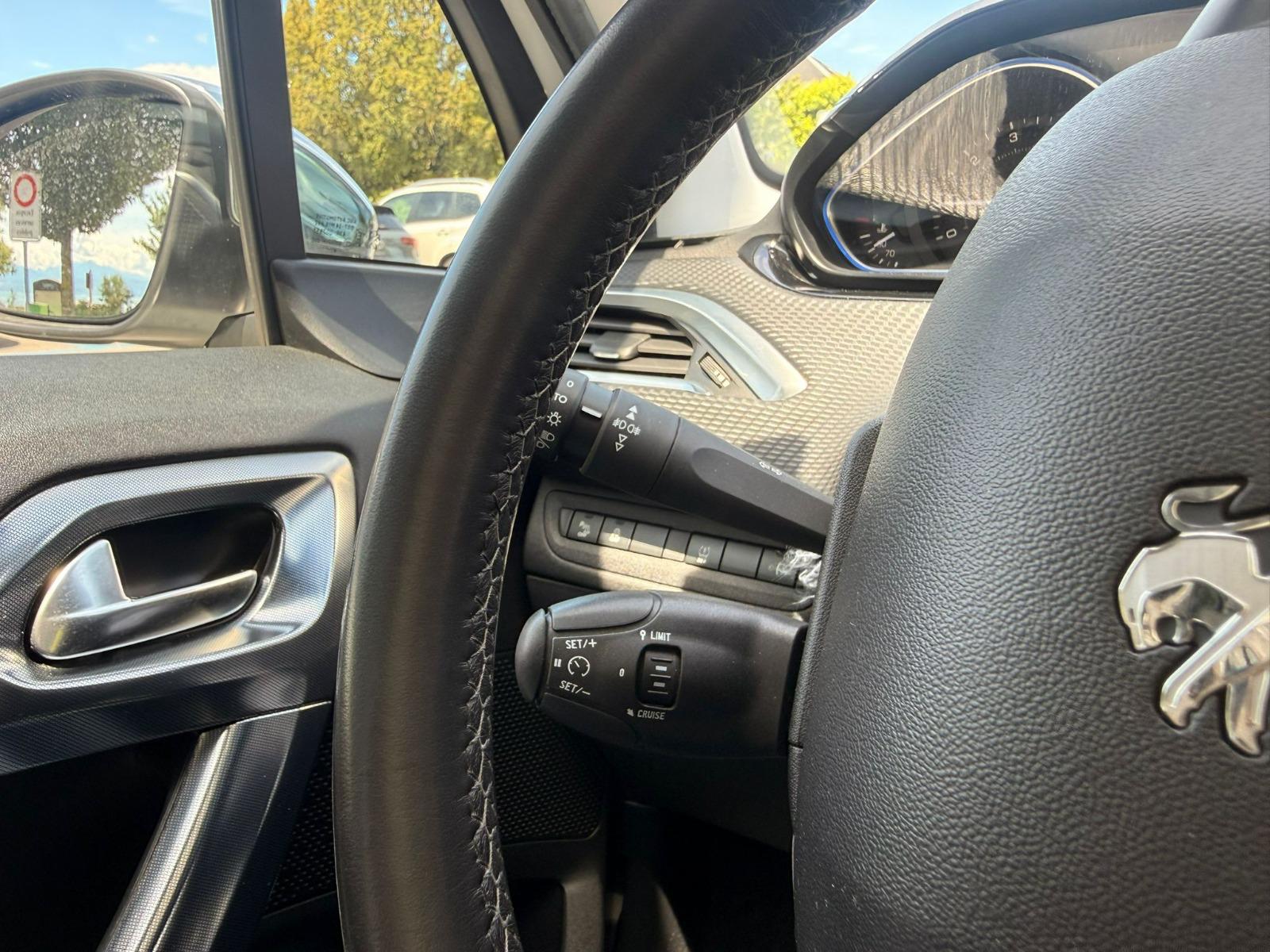 PEUGEOT 2008 1.6 VTI Active-image-14