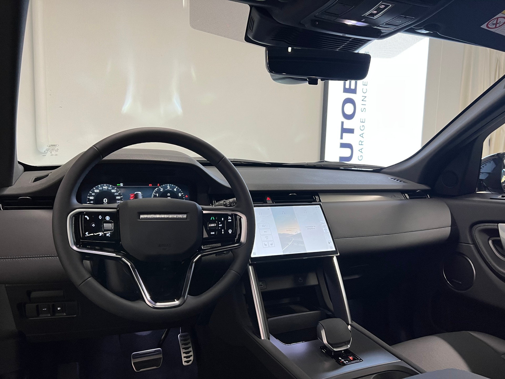 LAND ROVER Discovery Sport 1.5 T 270e Landmark-showroom-element-2