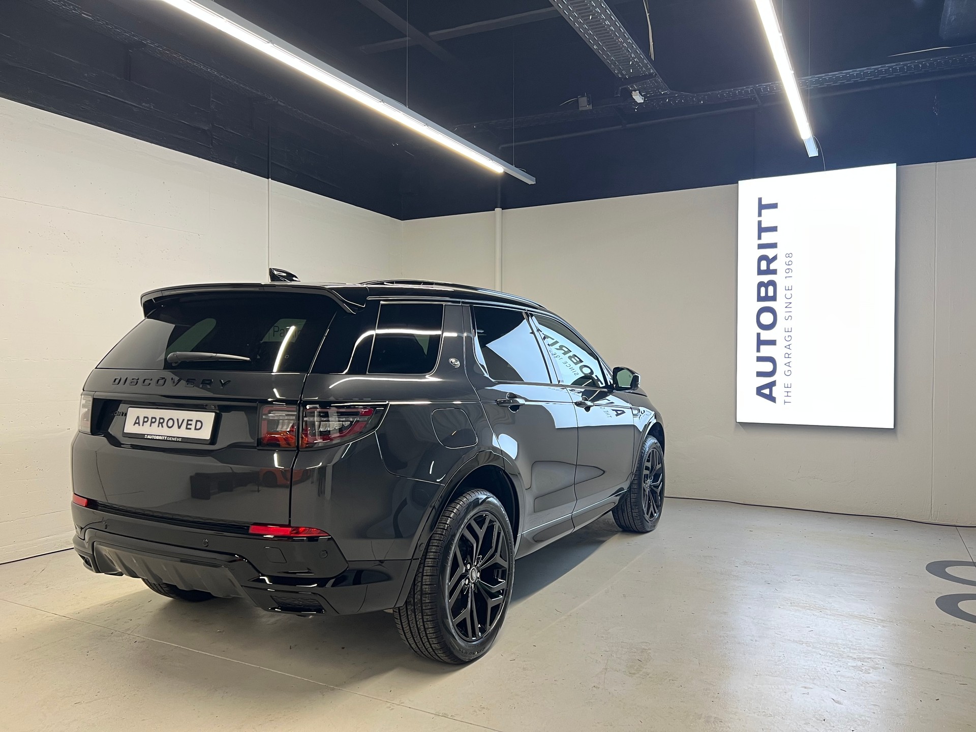 LAND ROVER Discovery Sport 1.5 T 270e Landmark-showroom-element-1