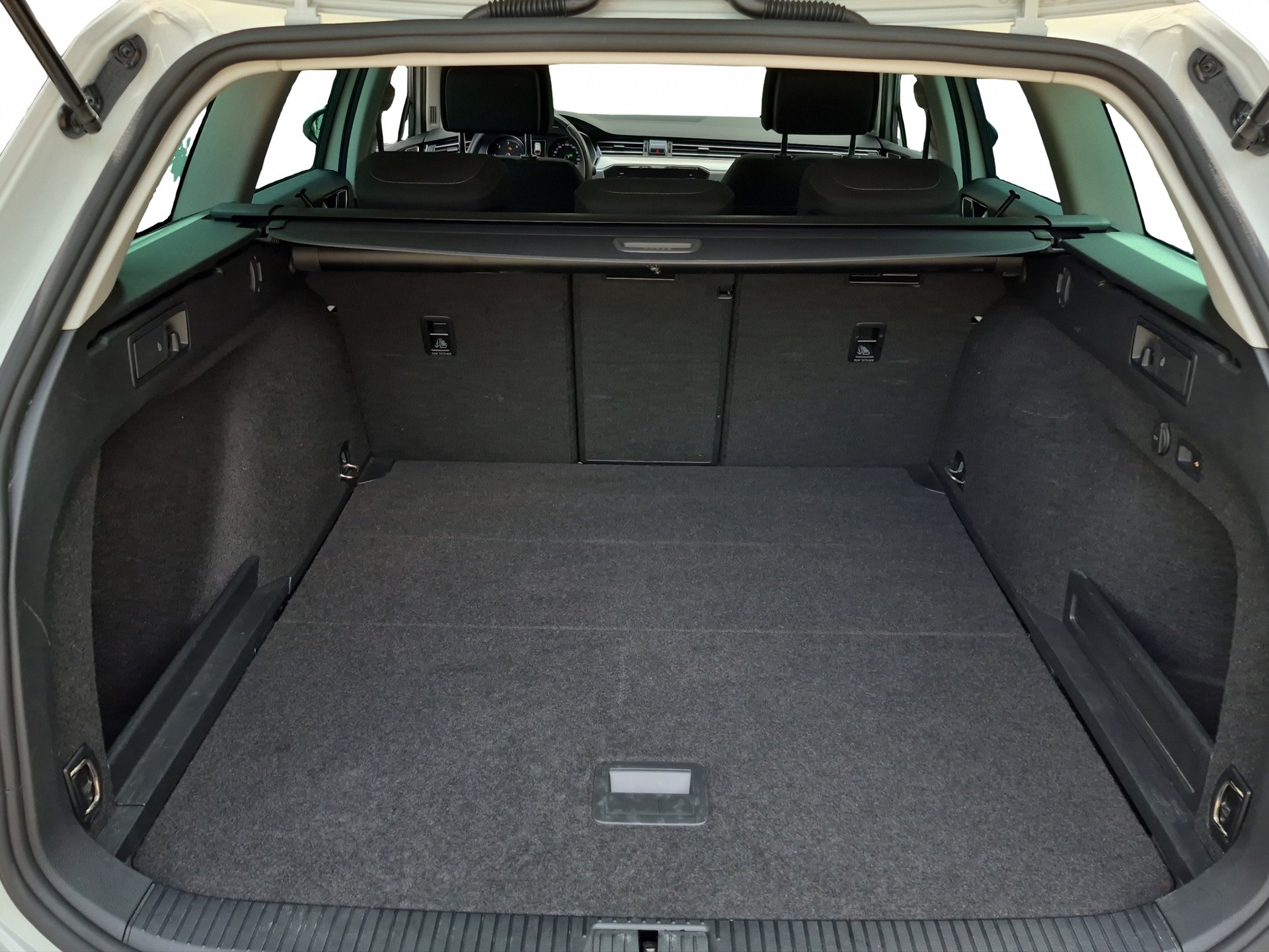 VW Passat 2.0 TDI BMT Business 4Motion DSG *Anhängerkupplung, Massagesitze*-image-11