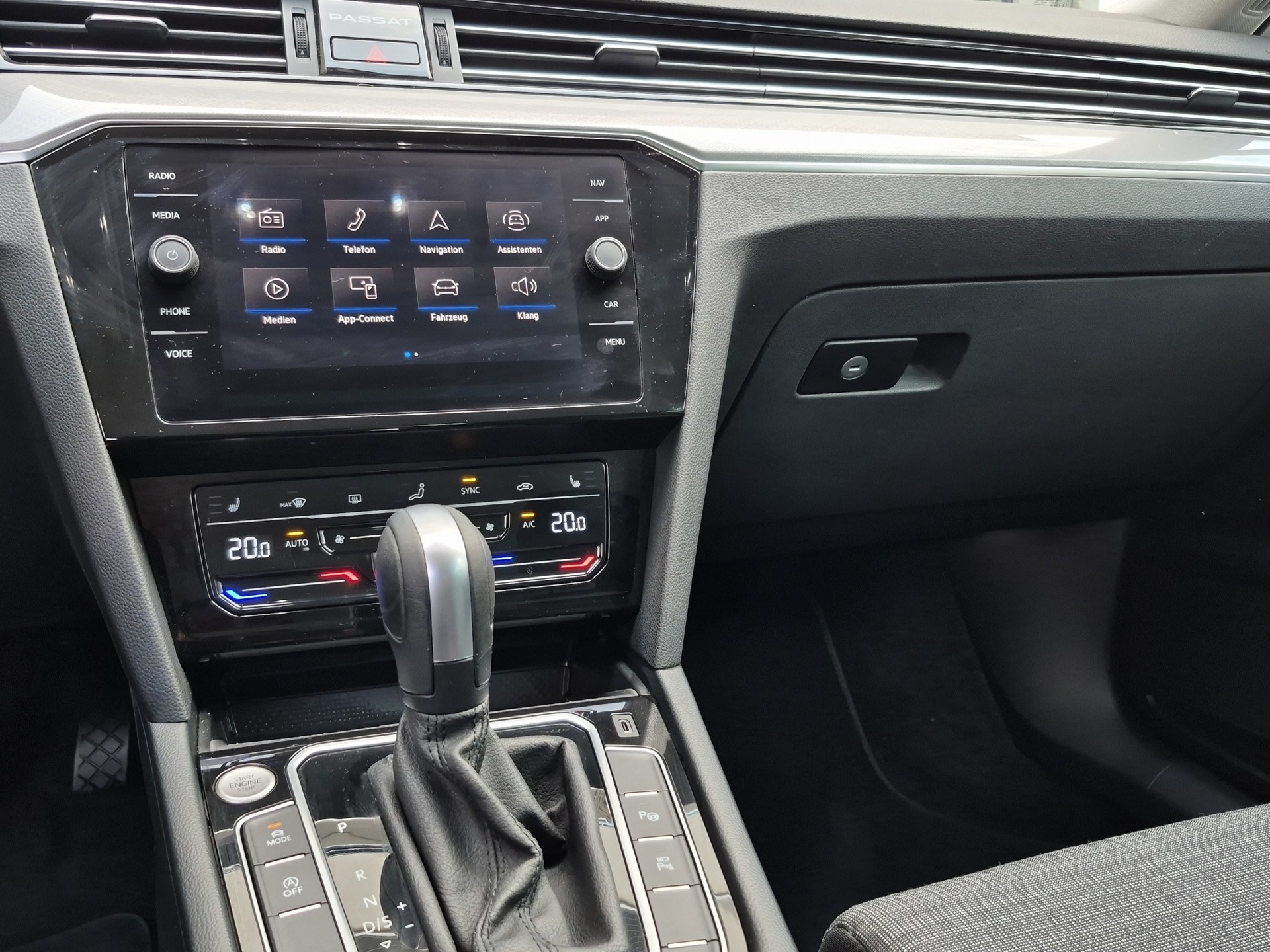 VW Passat 2.0 TDI BMT Business 4Motion DSG *Anhängerkupplung, Massagesitze*-image-9