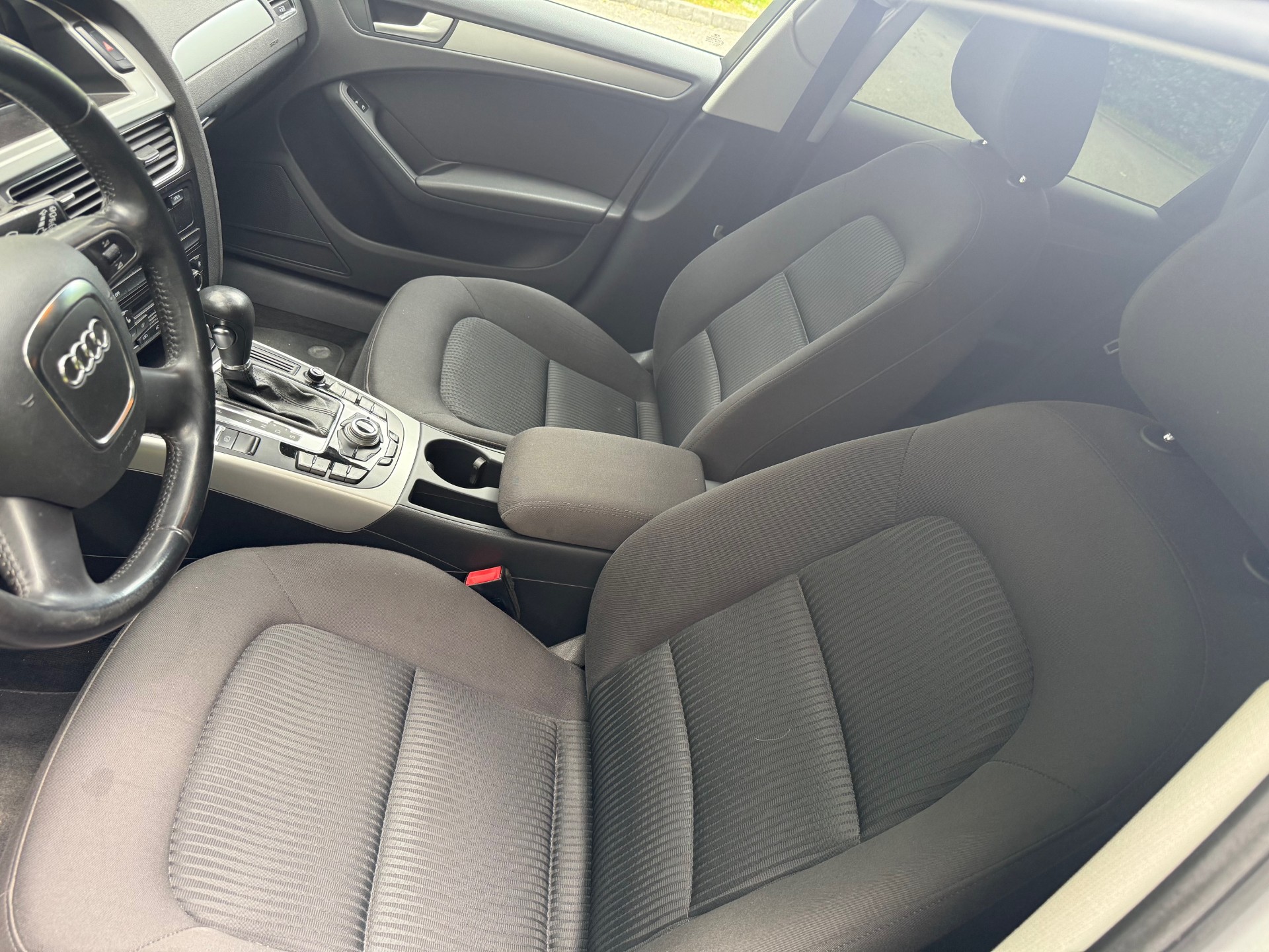 AUDI A4 Avant 1.8 TFSI multitronic-image-6