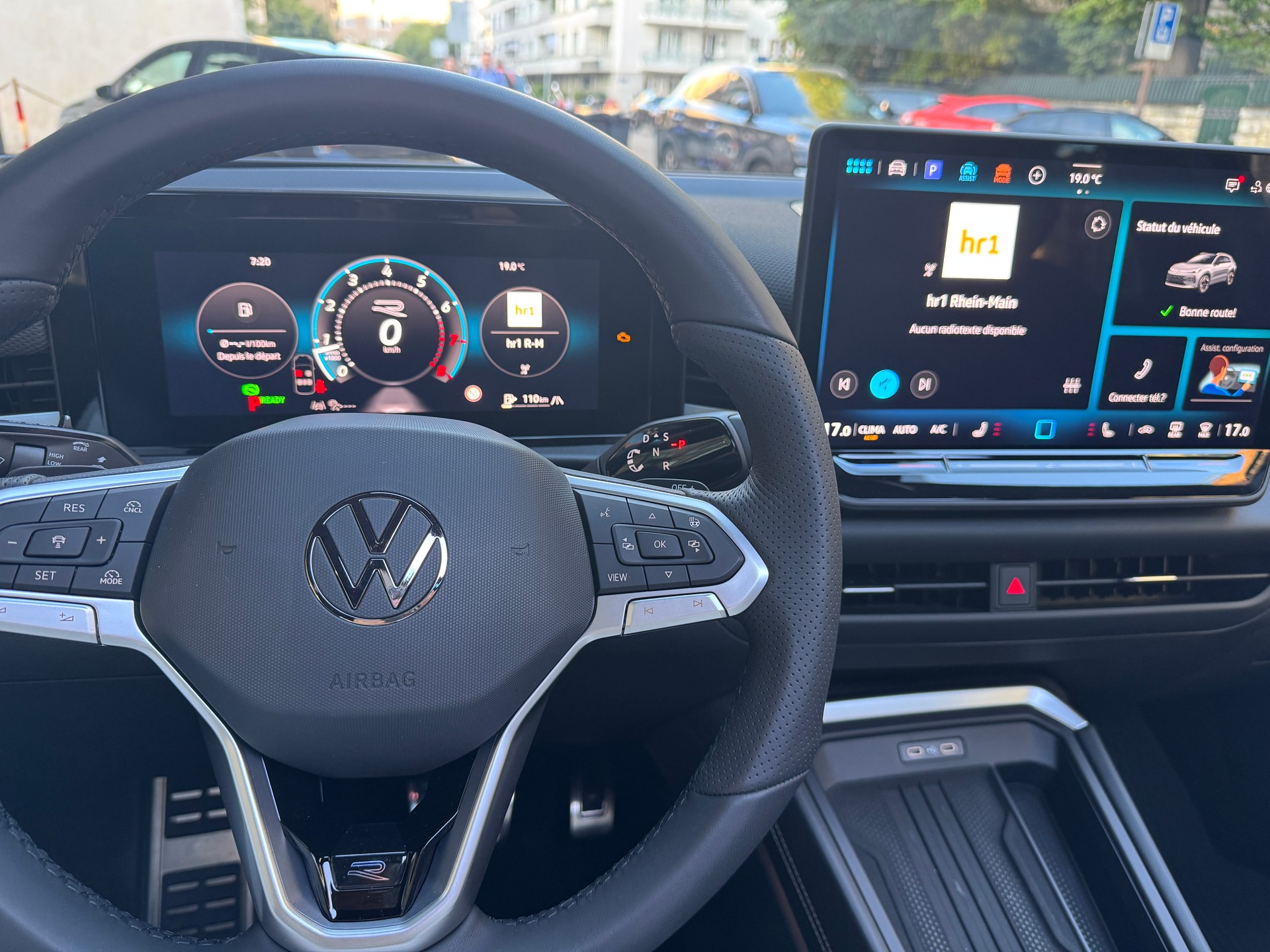 VW T-Roc 1.5eTSI mH R-Line-image-6