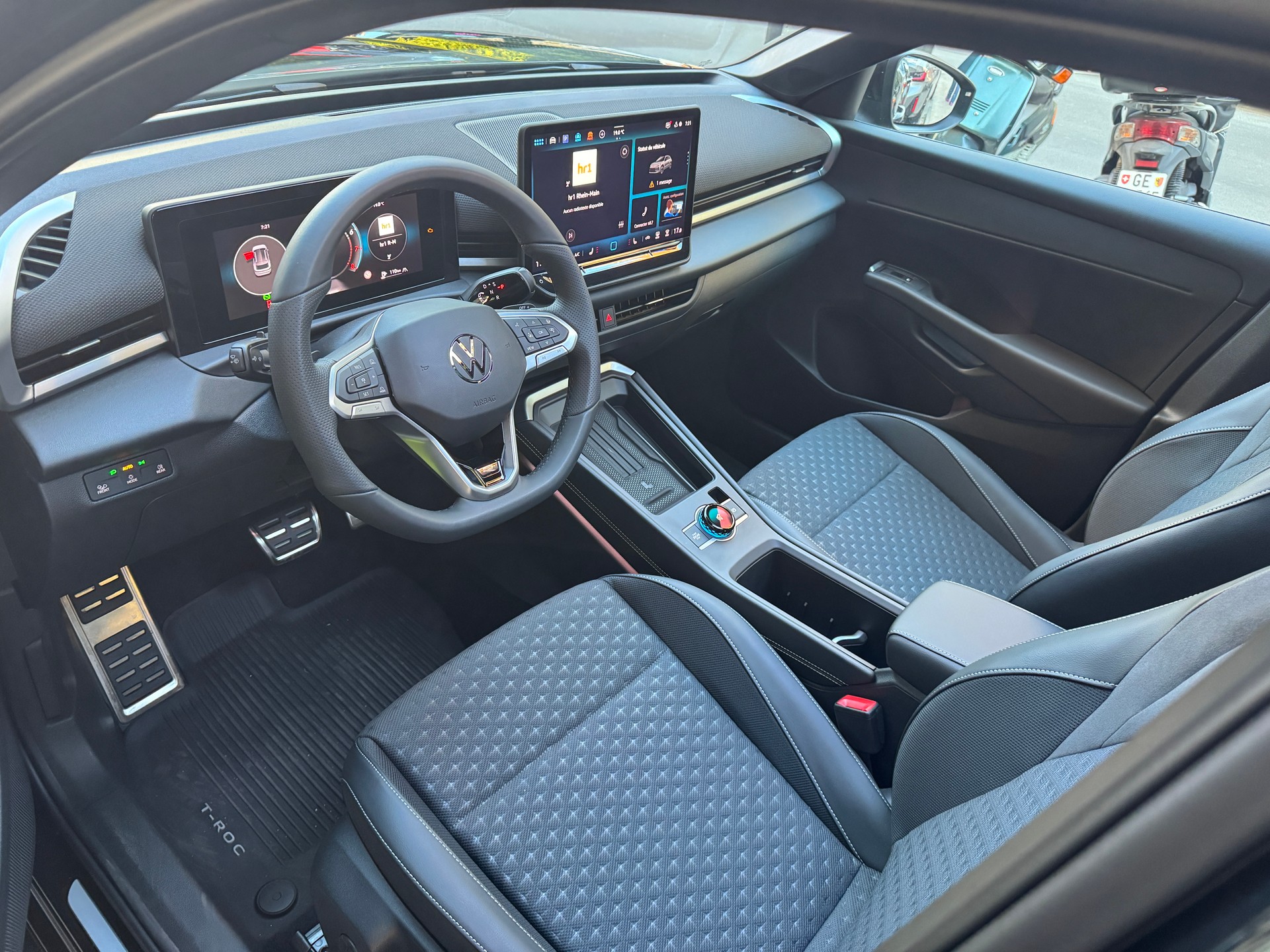 VW T-Roc 1.5eTSI mH R-Line-image-7