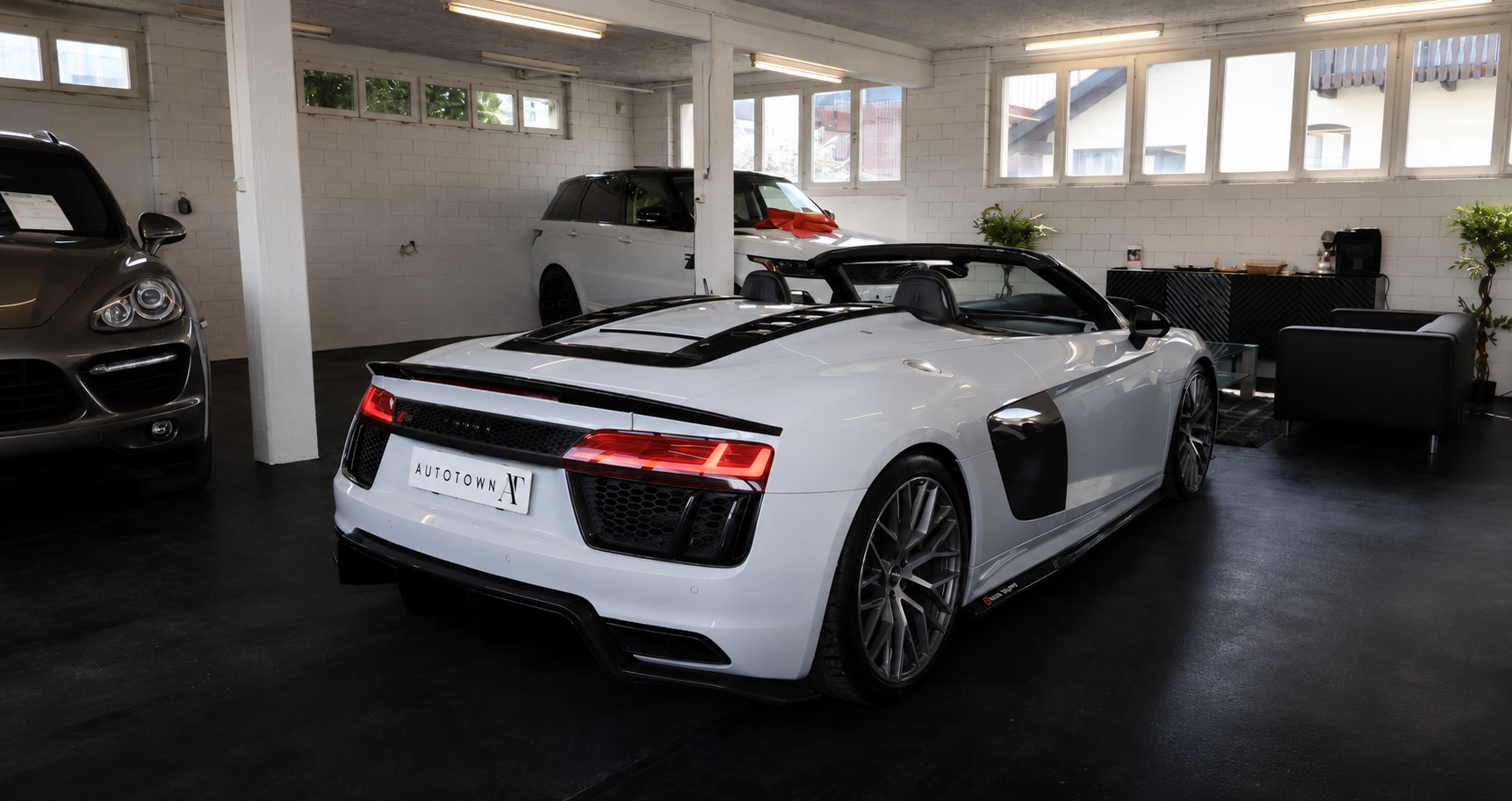 AUDI R8 Spyder 5.2 FSI V10 plus quattro S-Tronic-showroom-element-2