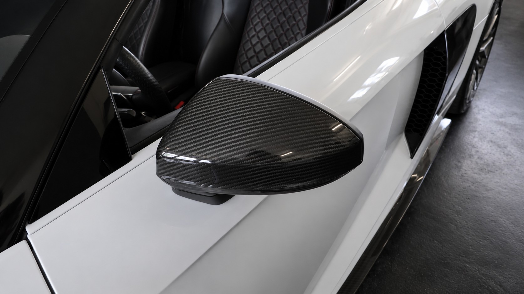 AUDI R8 Spyder 5.2 FSI V10 plus quattro S-Tronic-image-14