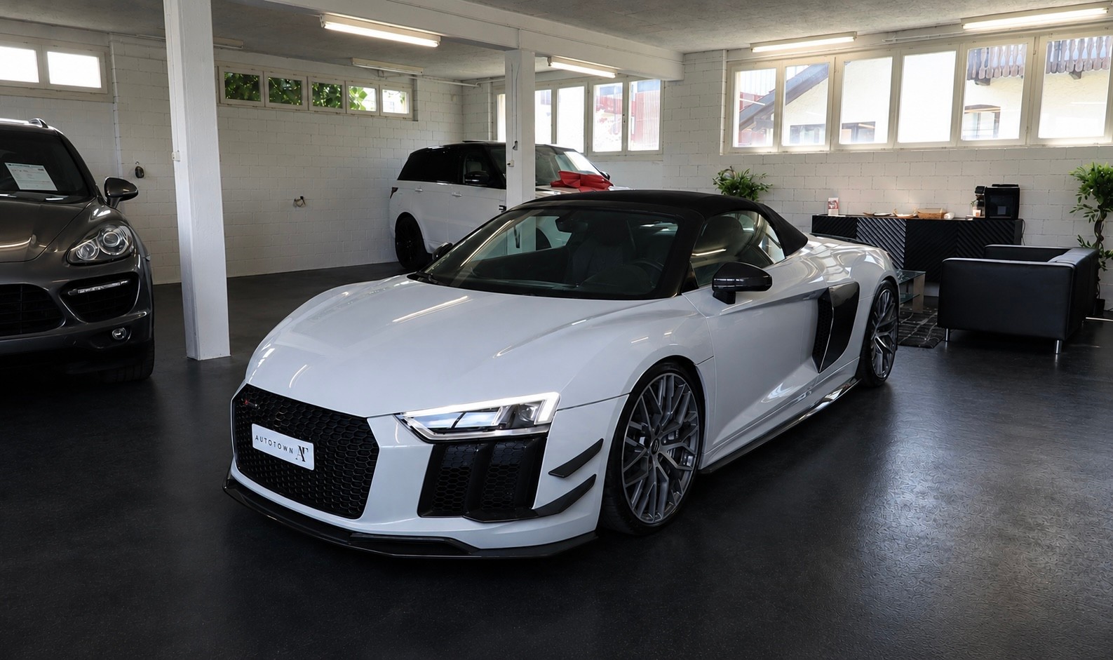 AUDI R8 Spyder 5.2 FSI V10 plus quattro S-Tronic-showroom-element-1