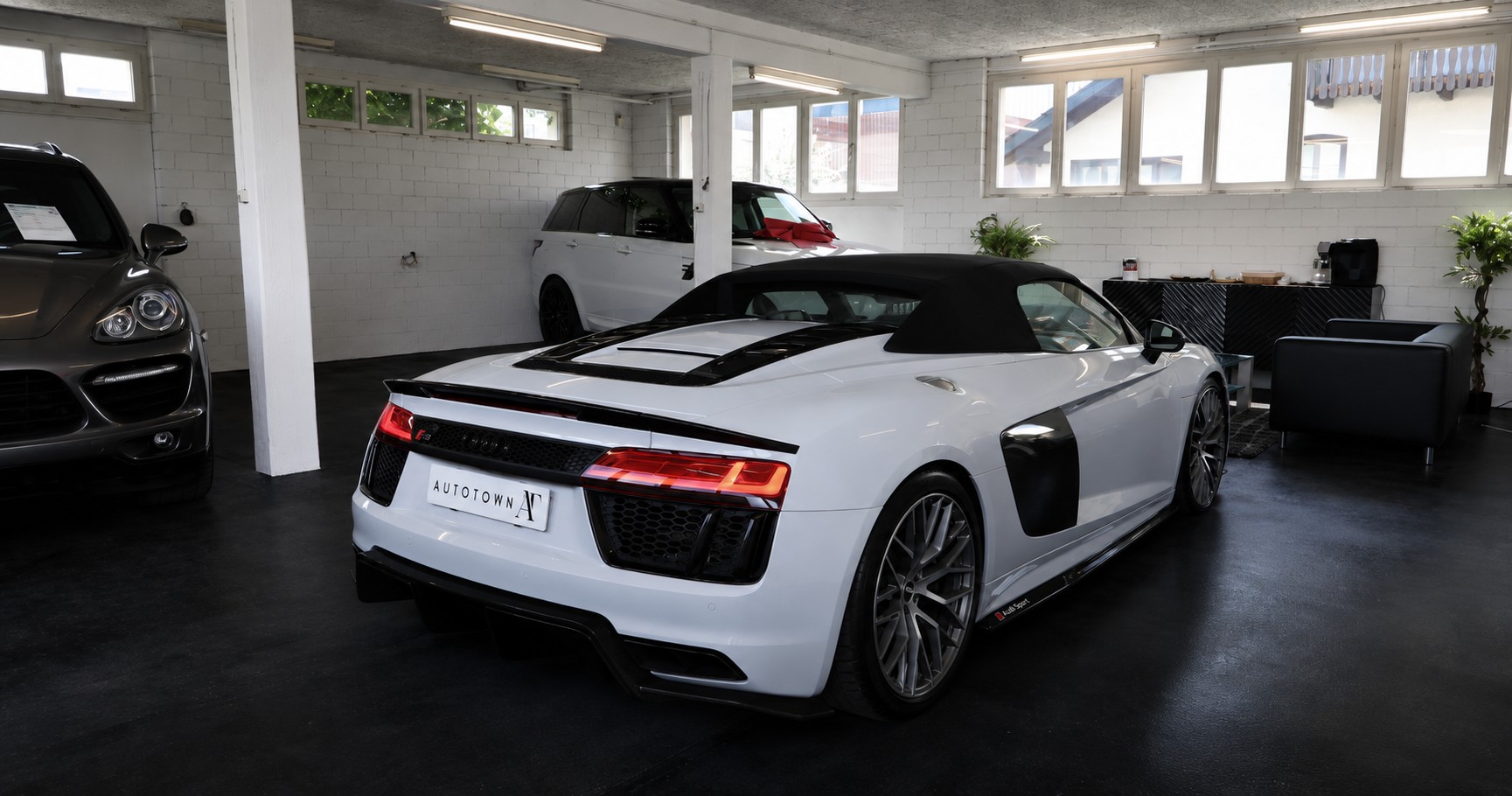 AUDI R8 Spyder 5.2 FSI V10 plus quattro S-Tronic-showroom-element-3
