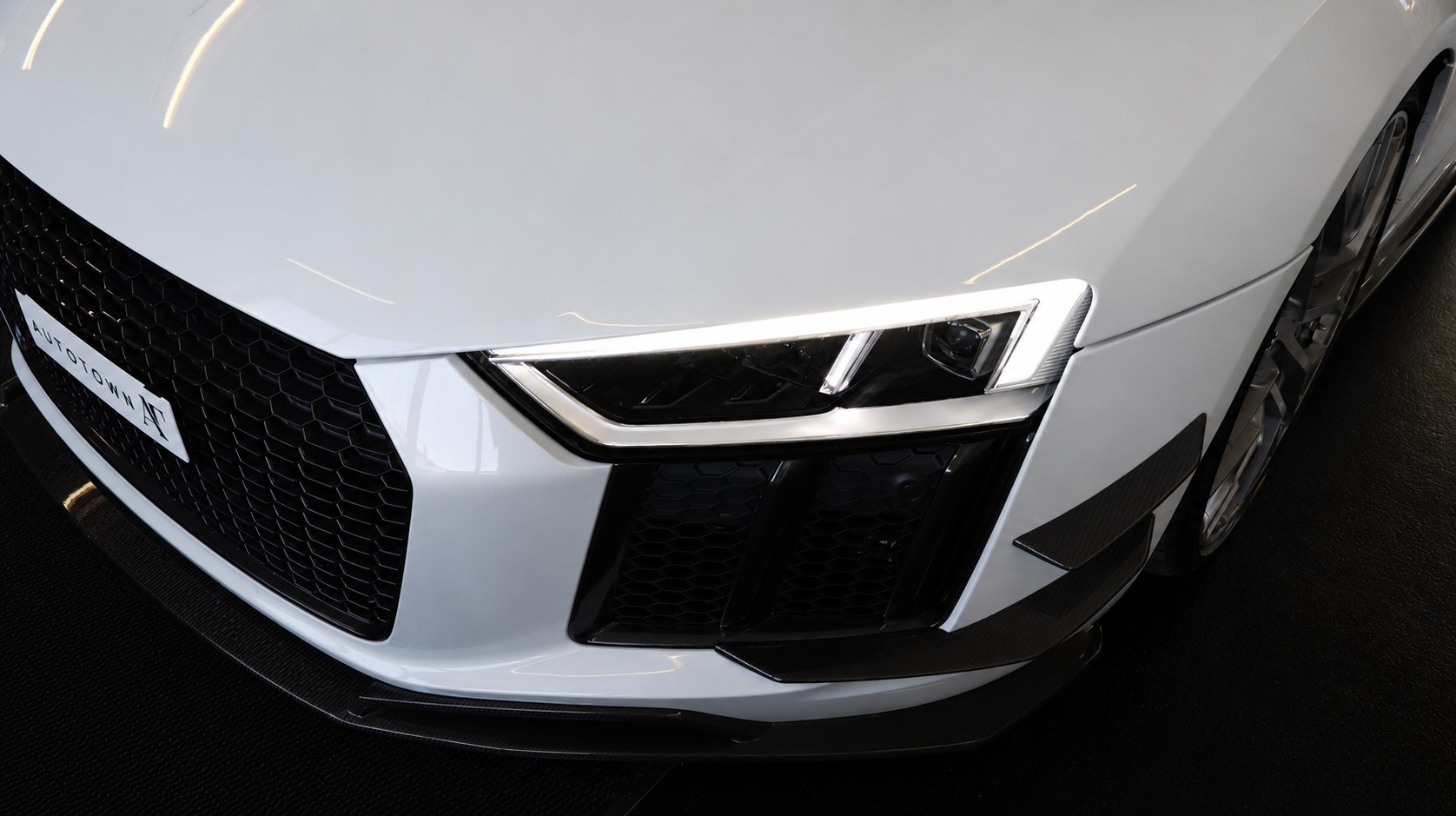 AUDI R8 Spyder 5.2 FSI V10 plus quattro S-Tronic-image-19