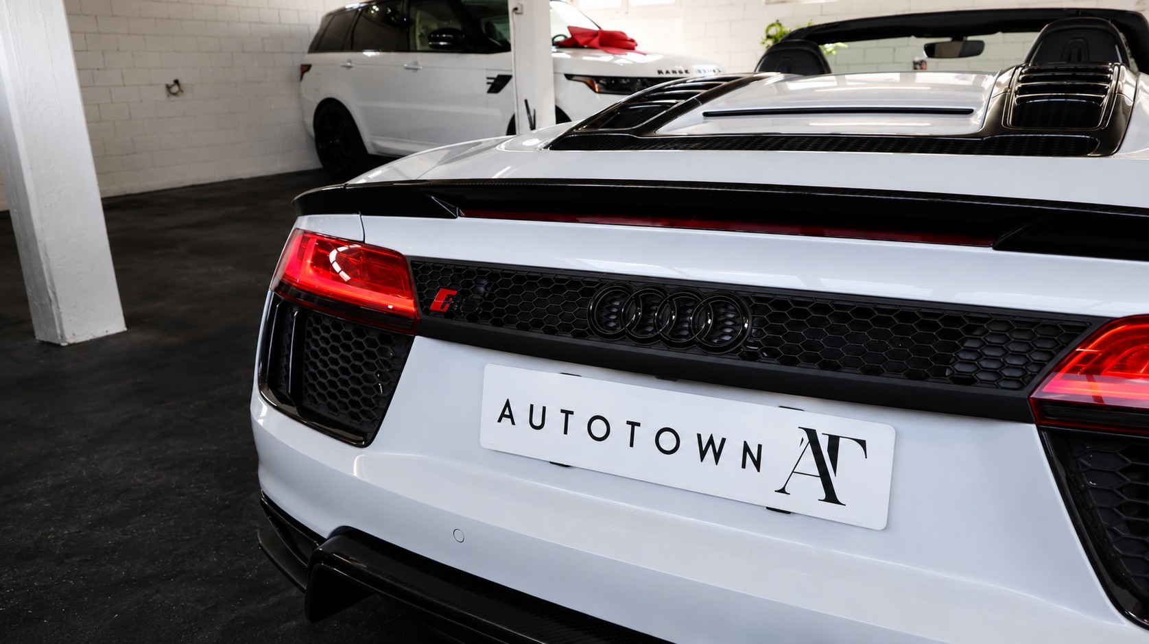 AUDI R8 Spyder 5.2 FSI V10 plus quattro S-Tronic-image-21