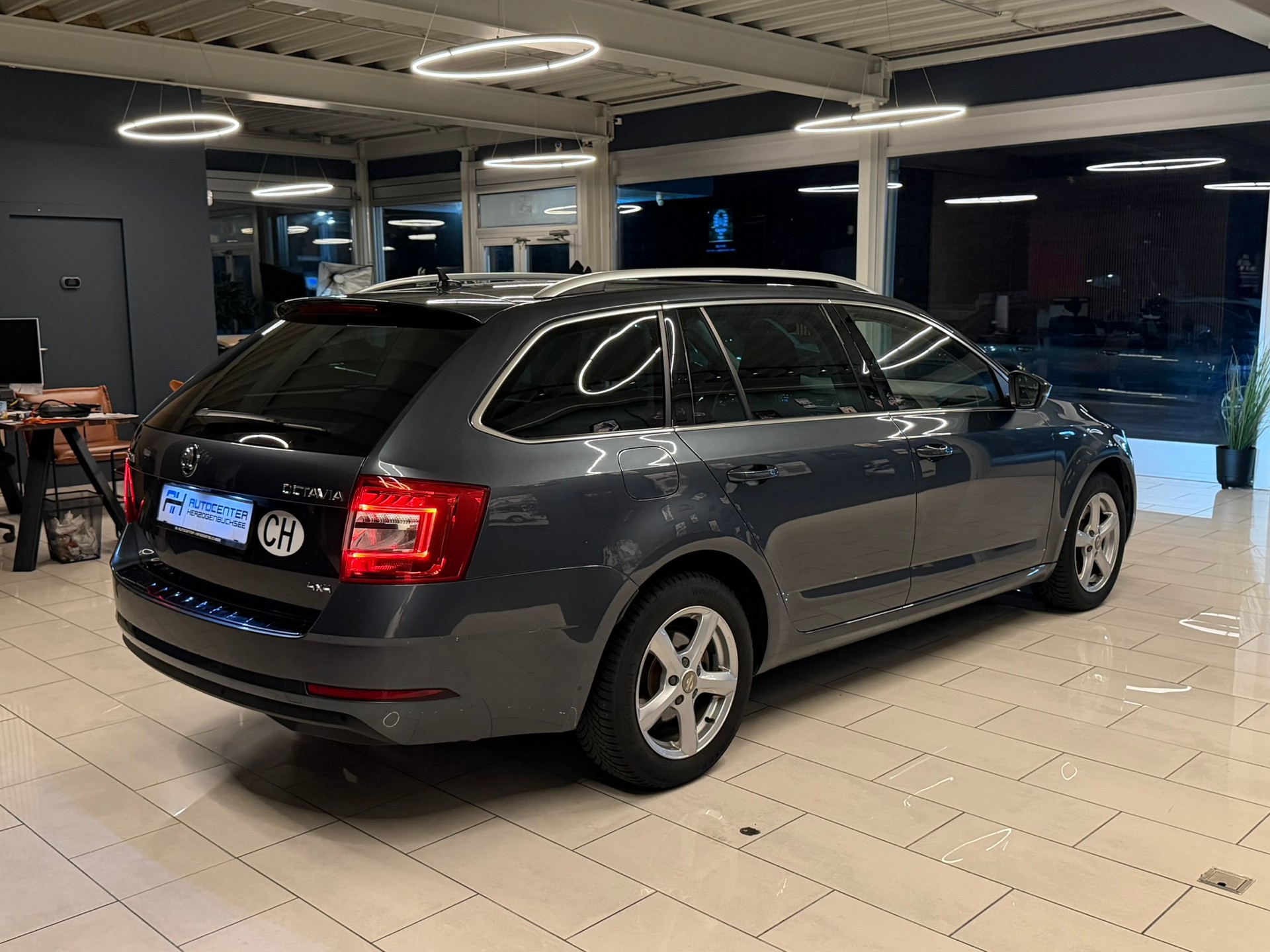 SKODA Octavia Combi 1.8 TSI Ambition 4x4 DSG-image-6