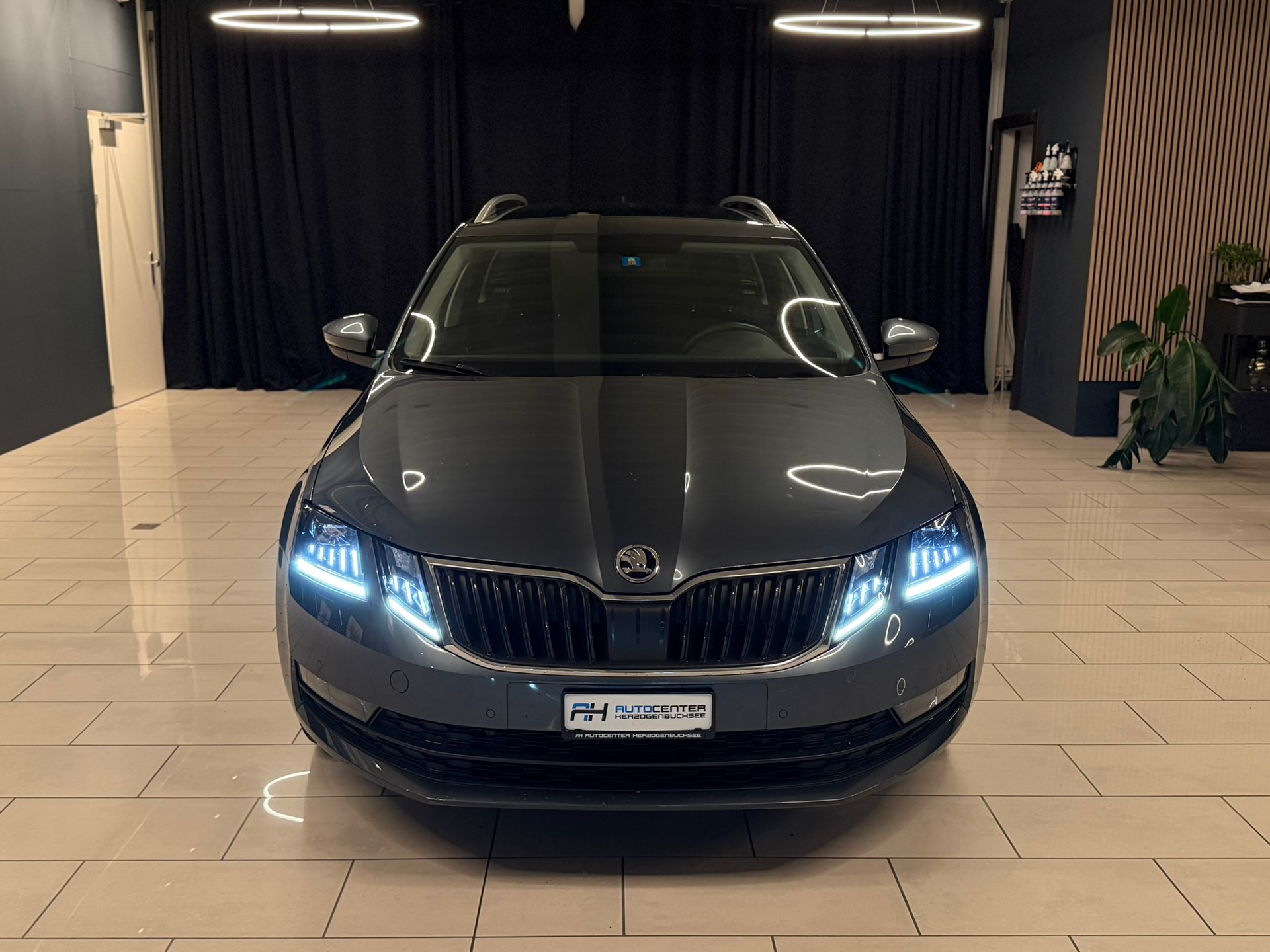 SKODA Octavia Combi 1.8 TSI Ambition 4x4 DSG-showroom-element-1
