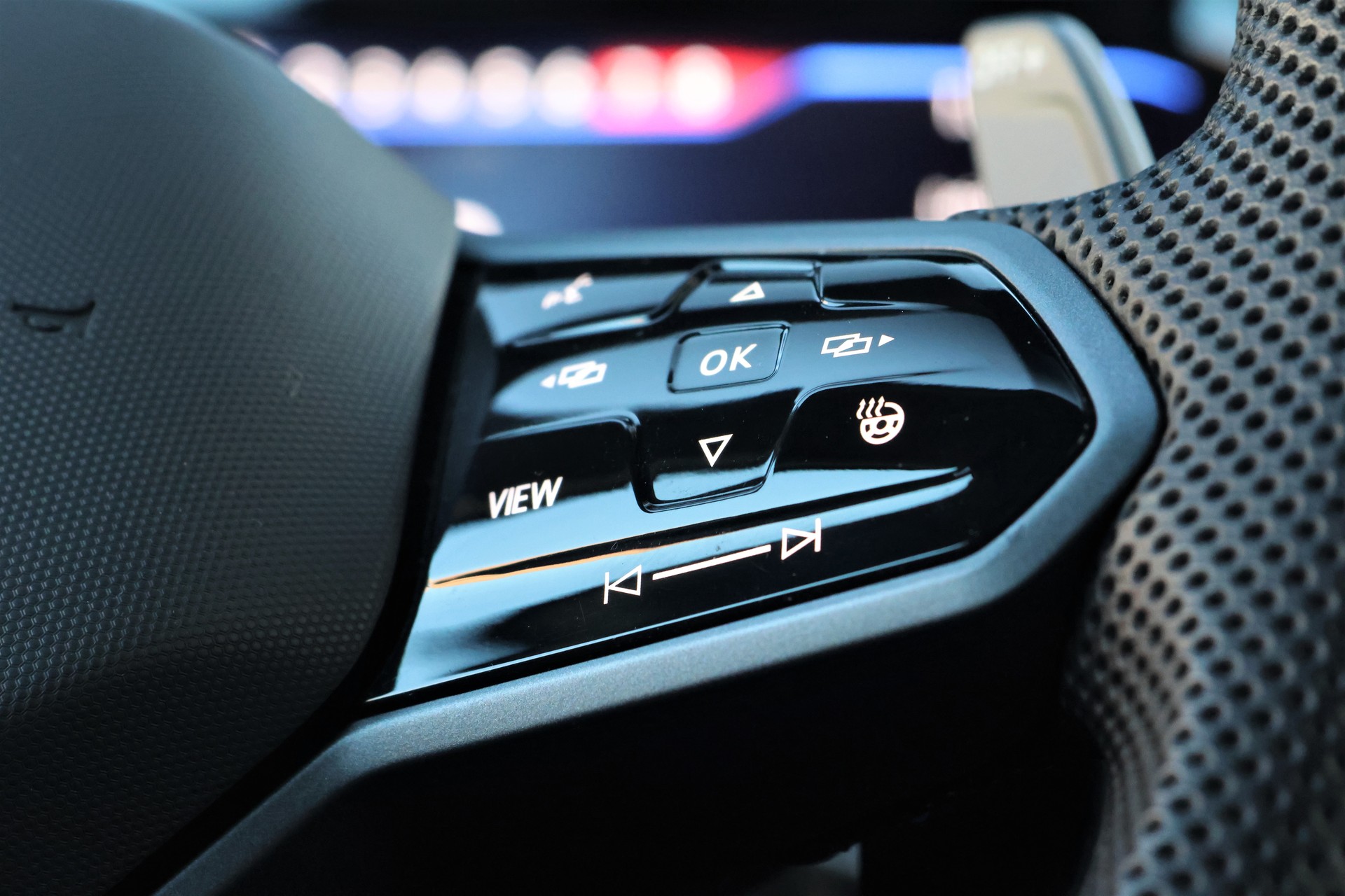 VW Golf Variant 2.0 TSI R DSG 4Motion *BlackStyle+Remus*-image-16
