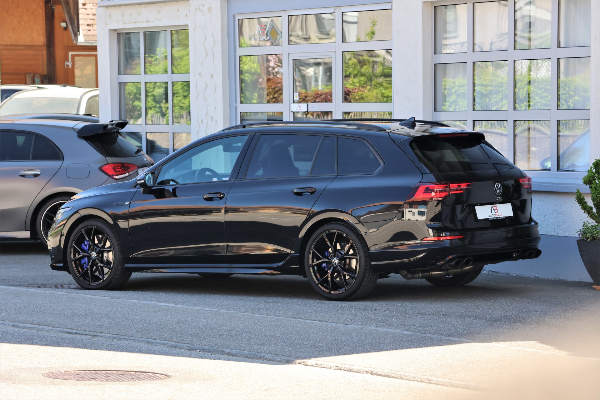 VW Golf Variant 2.0 TSI R DSG 4Motion *BlackStyle+Remus*-image-4
