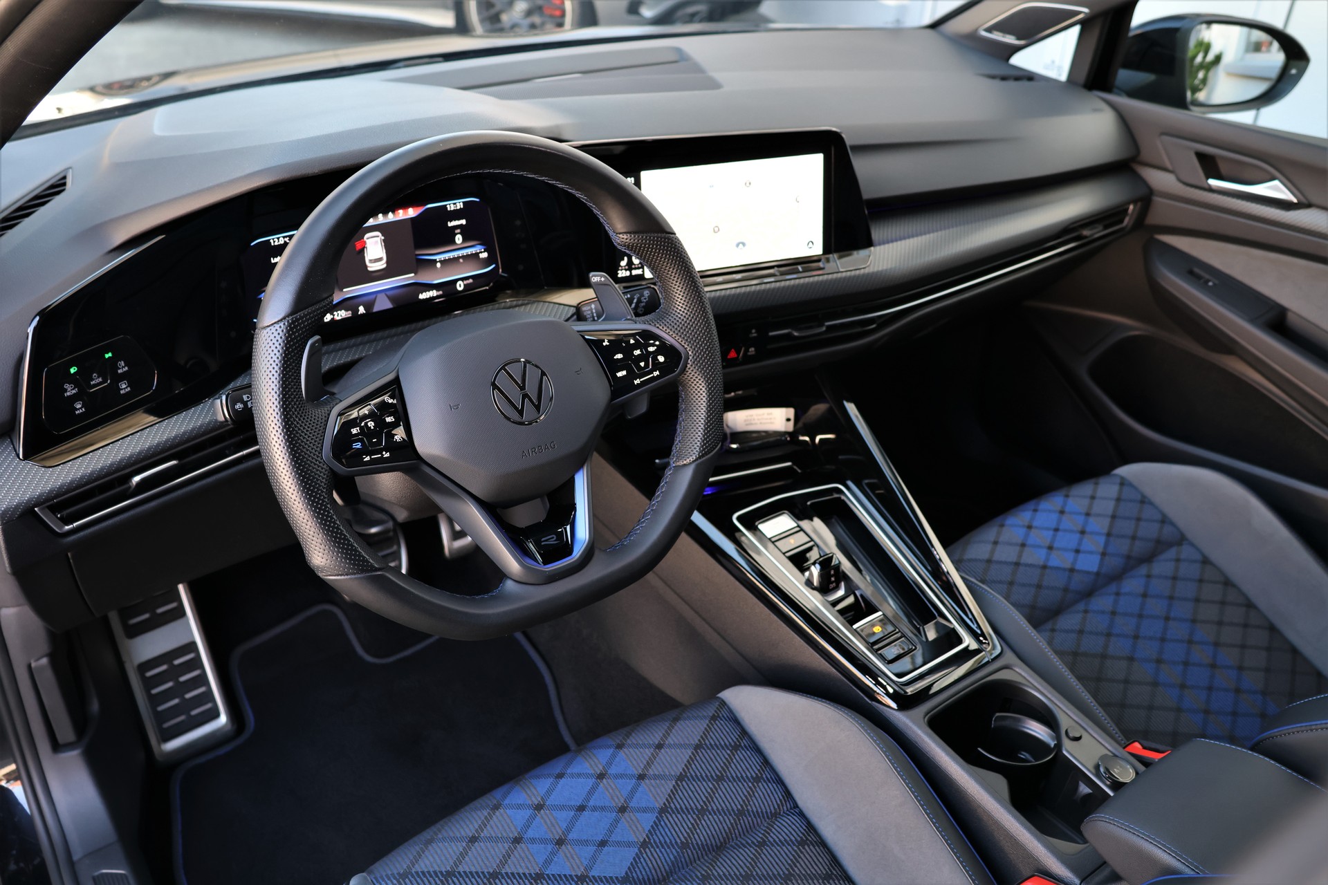 VW Golf Variant 2.0 TSI R DSG 4Motion *BlackStyle+Remus*-image-9