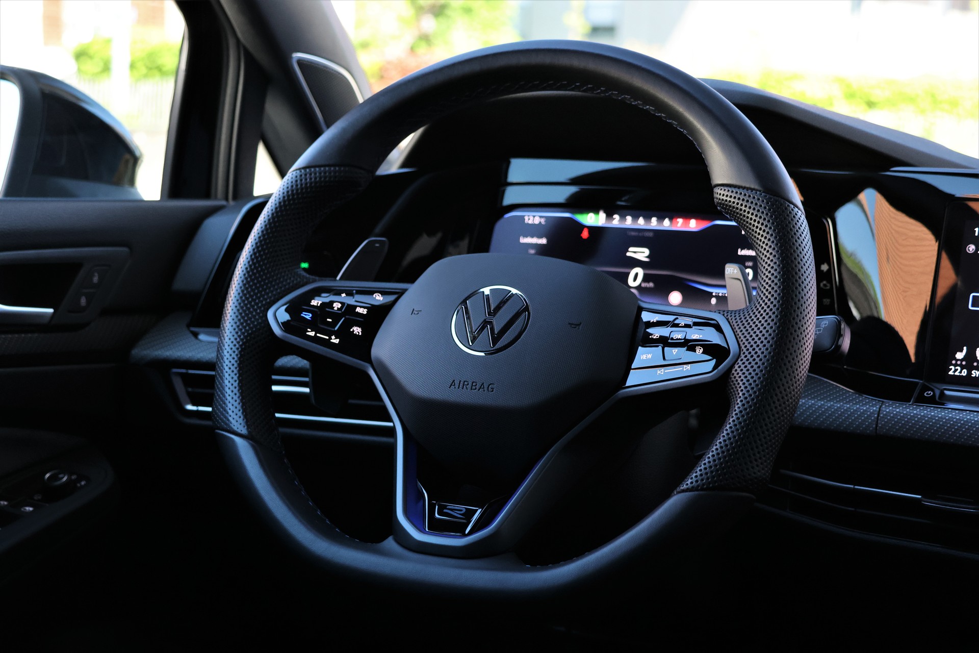 VW Golf Variant 2.0 TSI R DSG 4Motion *BlackStyle+Remus*-image-13