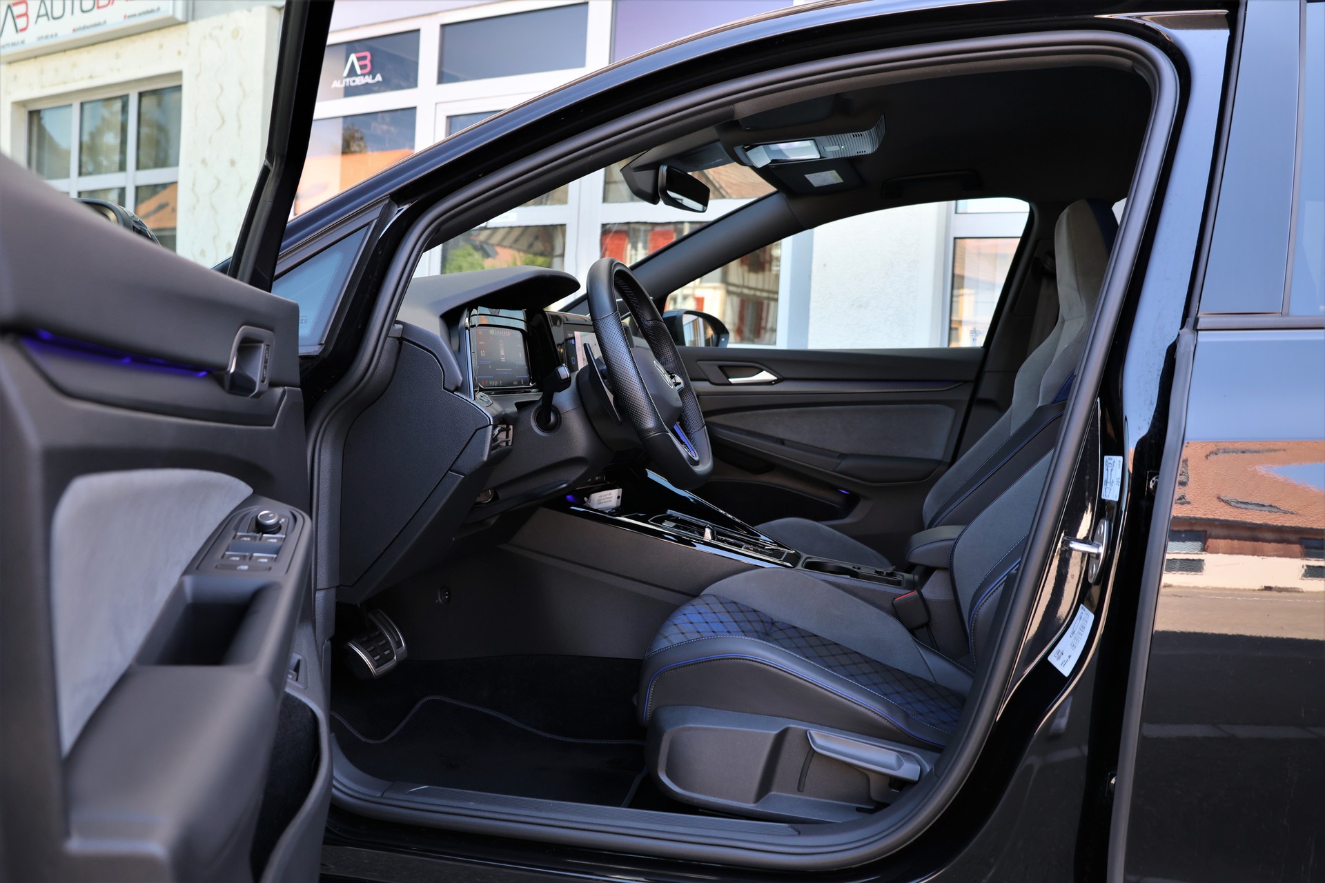 VW Golf Variant 2.0 TSI R DSG 4Motion *BlackStyle+Remus*-image-8