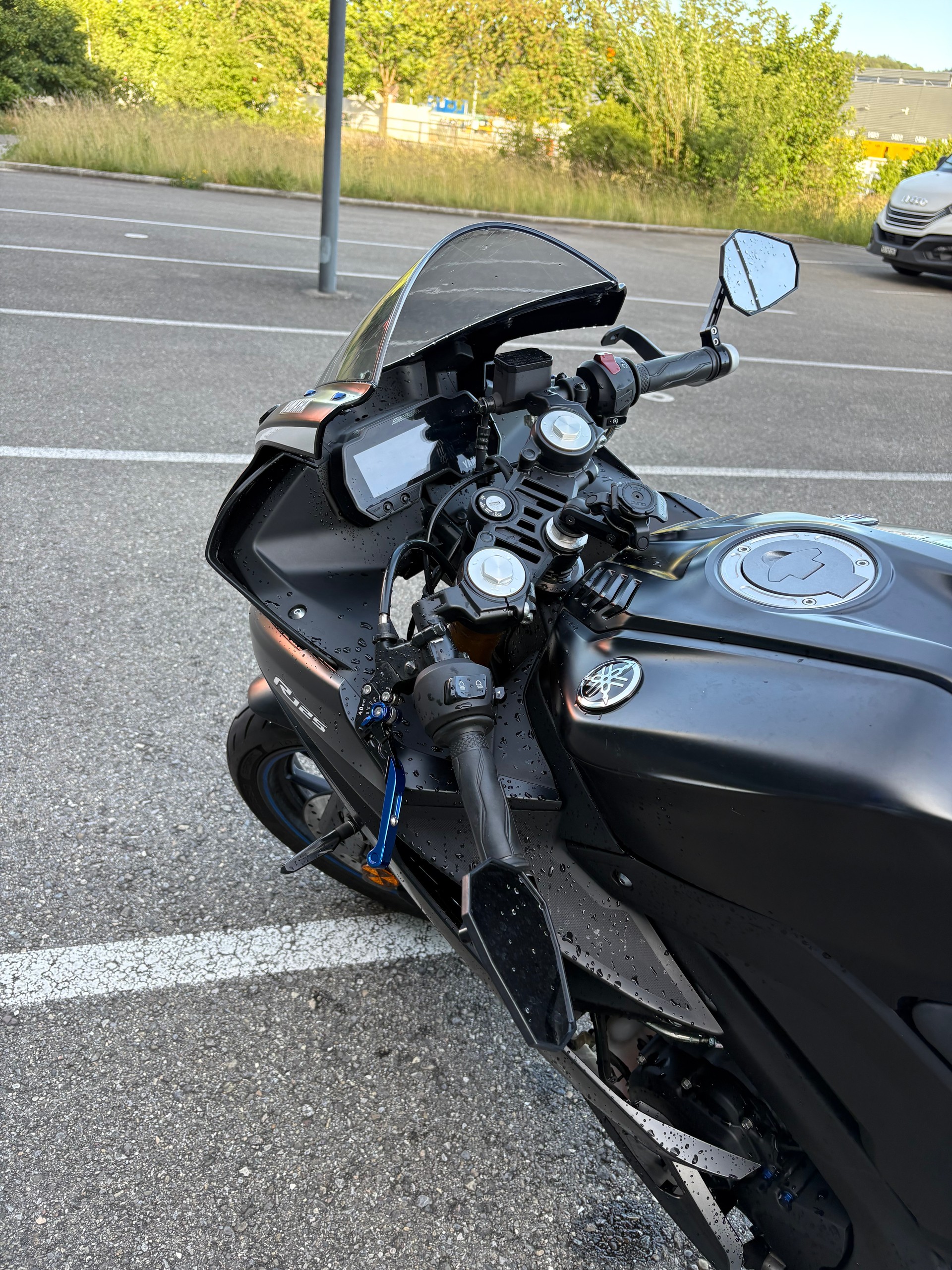 YAMAHA R 125-image-7