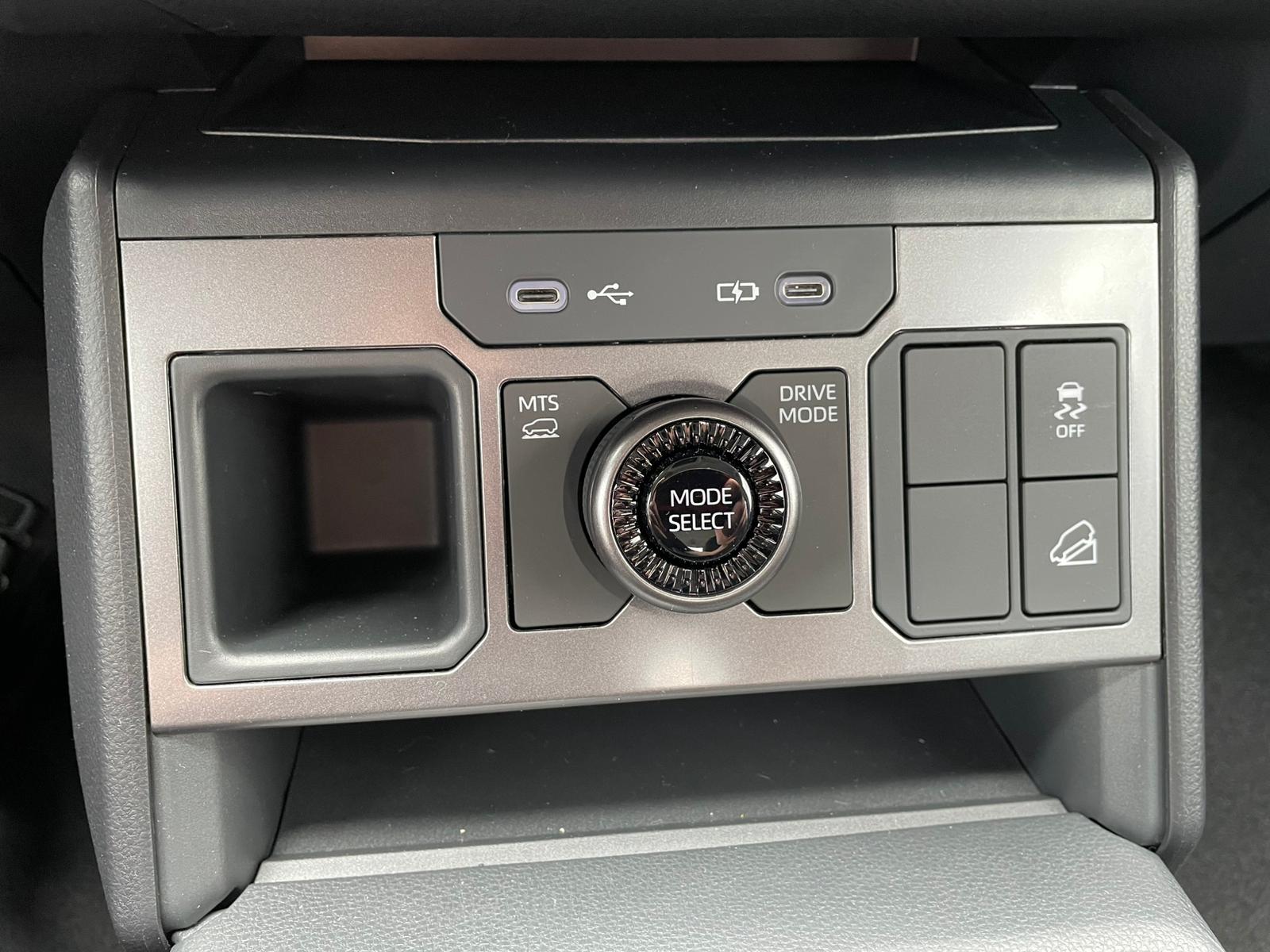 TOYOTA Double Cab Pick-up 59kWh Comfort-image-14