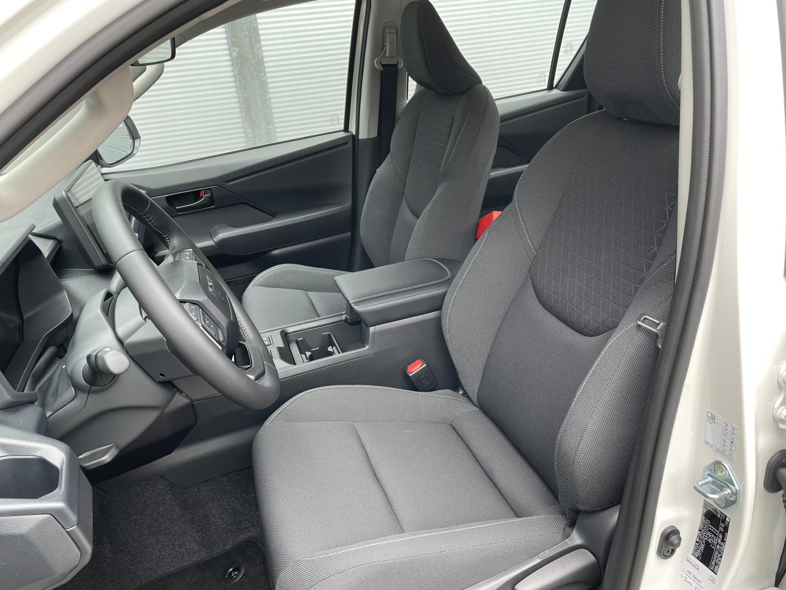TOYOTA Double Cab Pick-up 59kWh Comfort-image-6