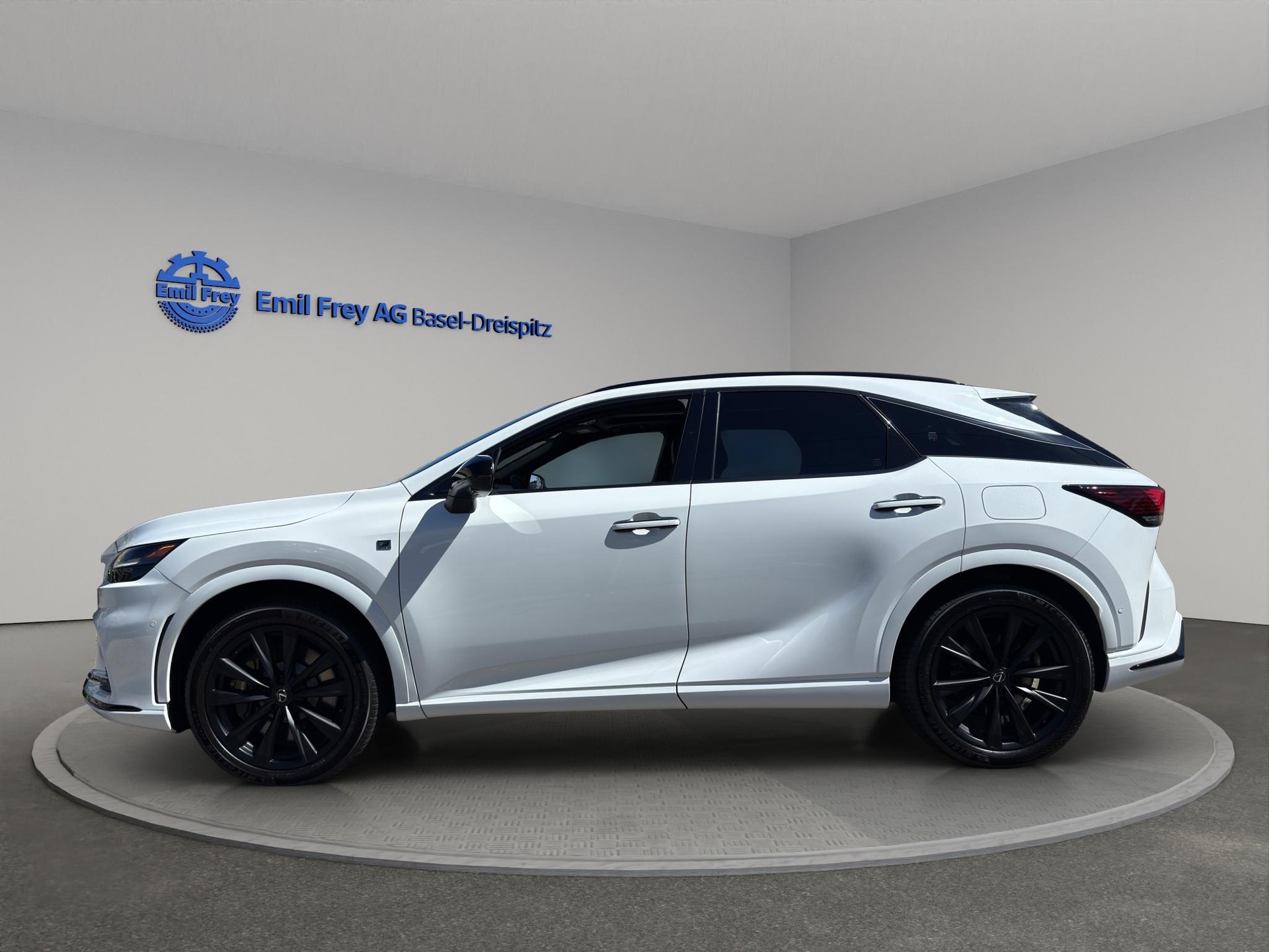 LEXUS RX 500h F-Sport-showroom-element-2