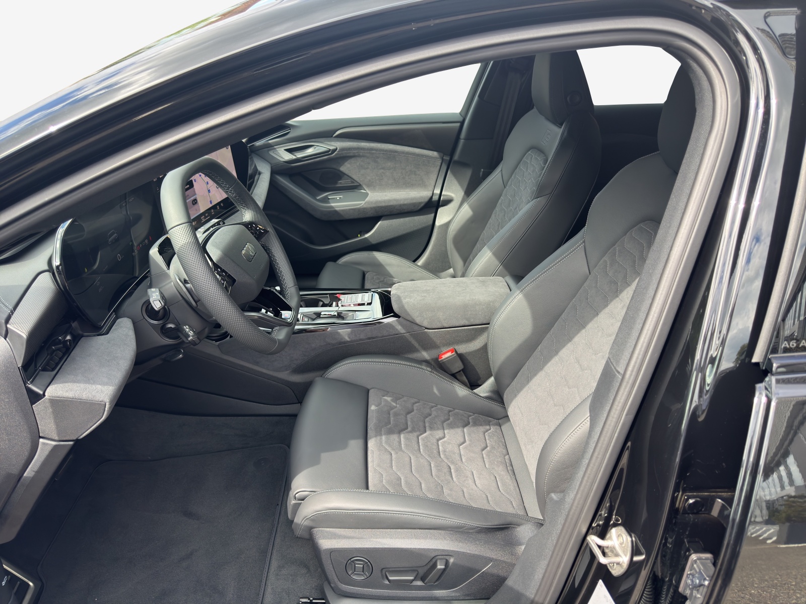 AUDI A6 Avant e-tron quattro-image-7