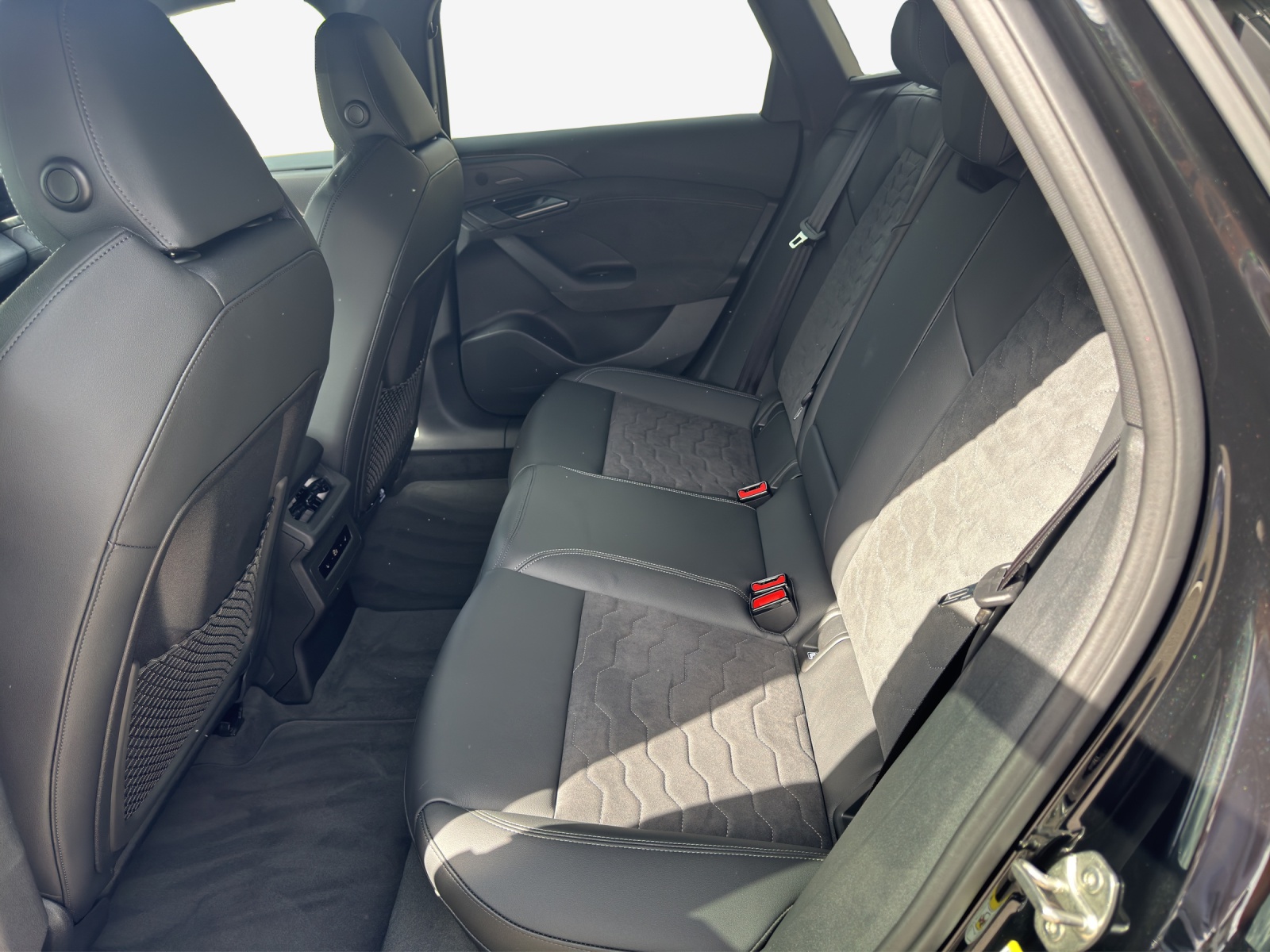 AUDI A6 Avant e-tron quattro-image-11