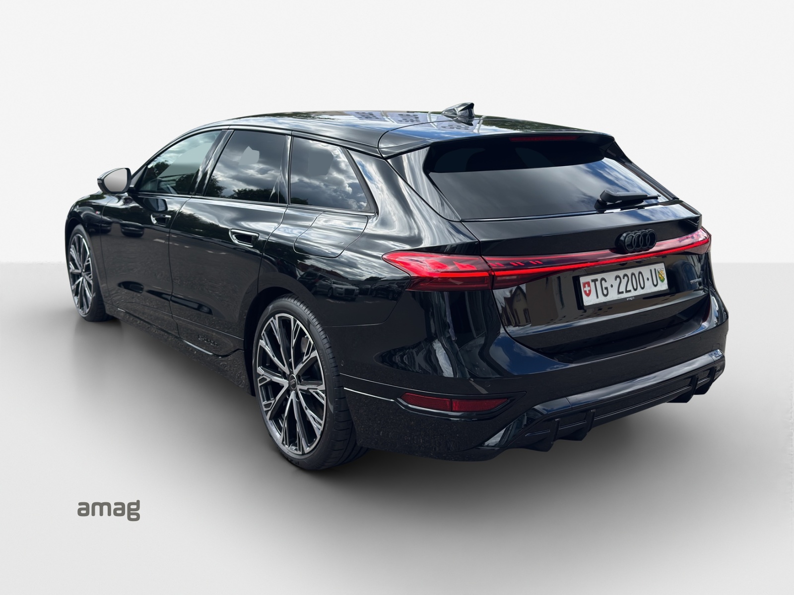 AUDI A6 Avant e-tron quattro-showroom-element-2