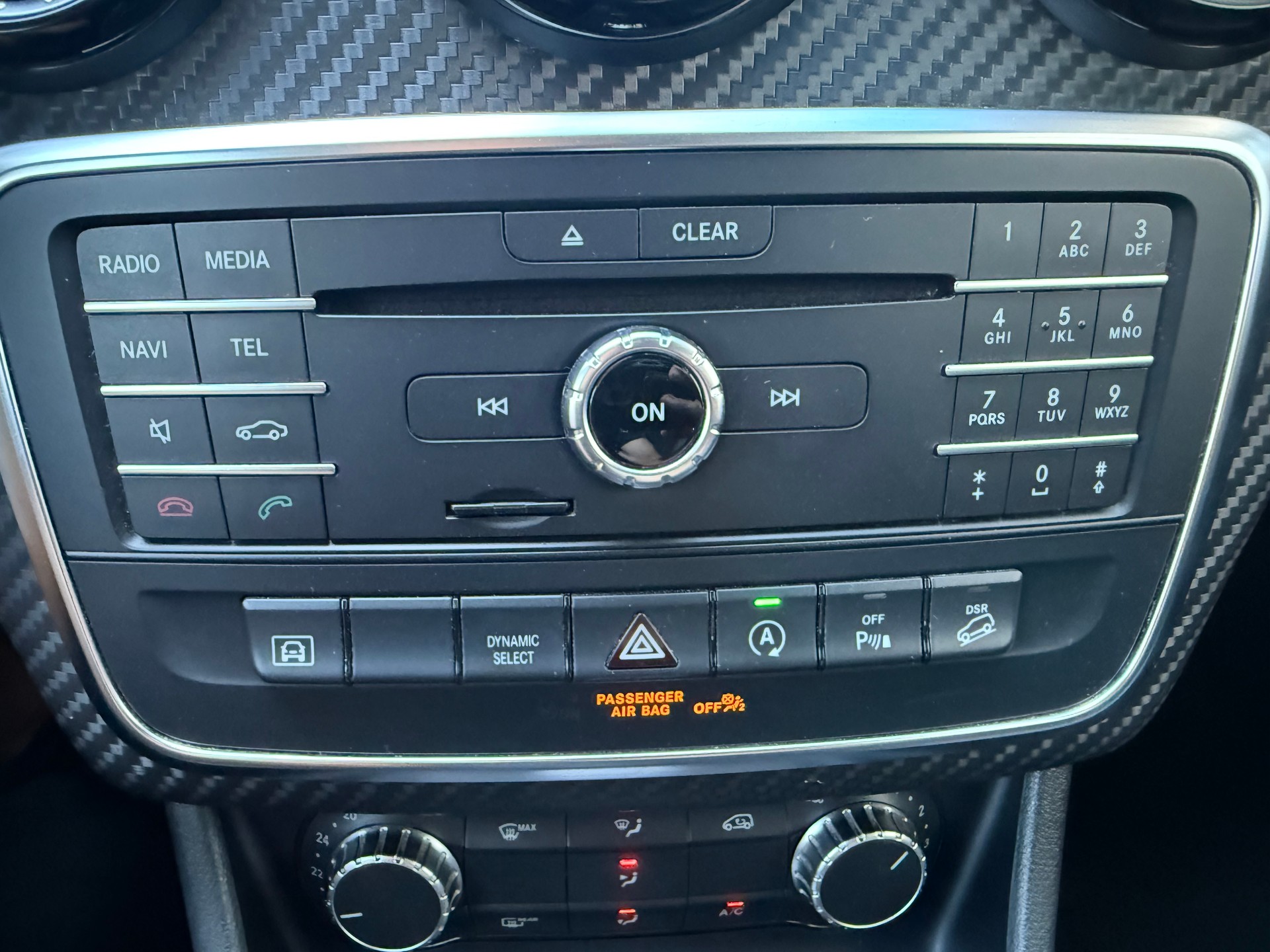 MERCEDES-BENZ GLA 200 CDI Style 4Matic 7G-DCT-image-17