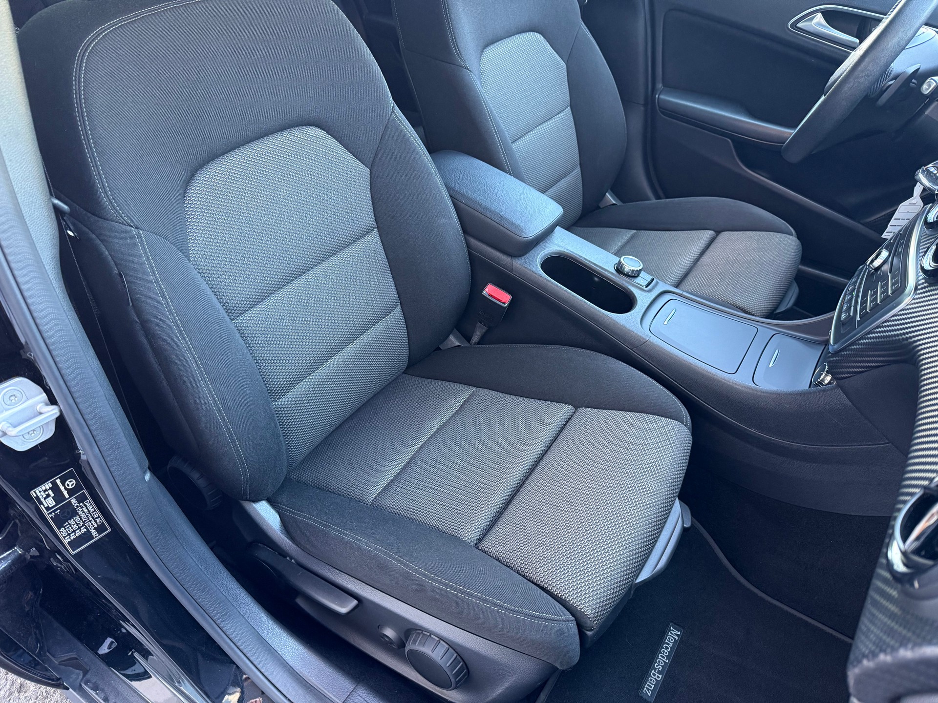 MERCEDES-BENZ GLA 200 CDI Style 4Matic 7G-DCT-image-14