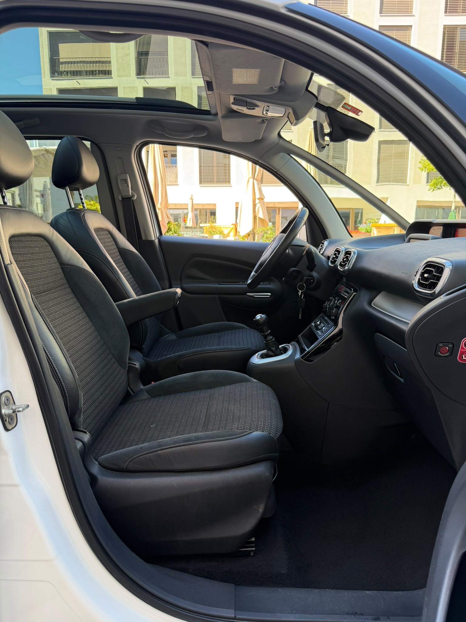 CITROEN C3 Picasso 1.6 HDi Exclusive-image-19