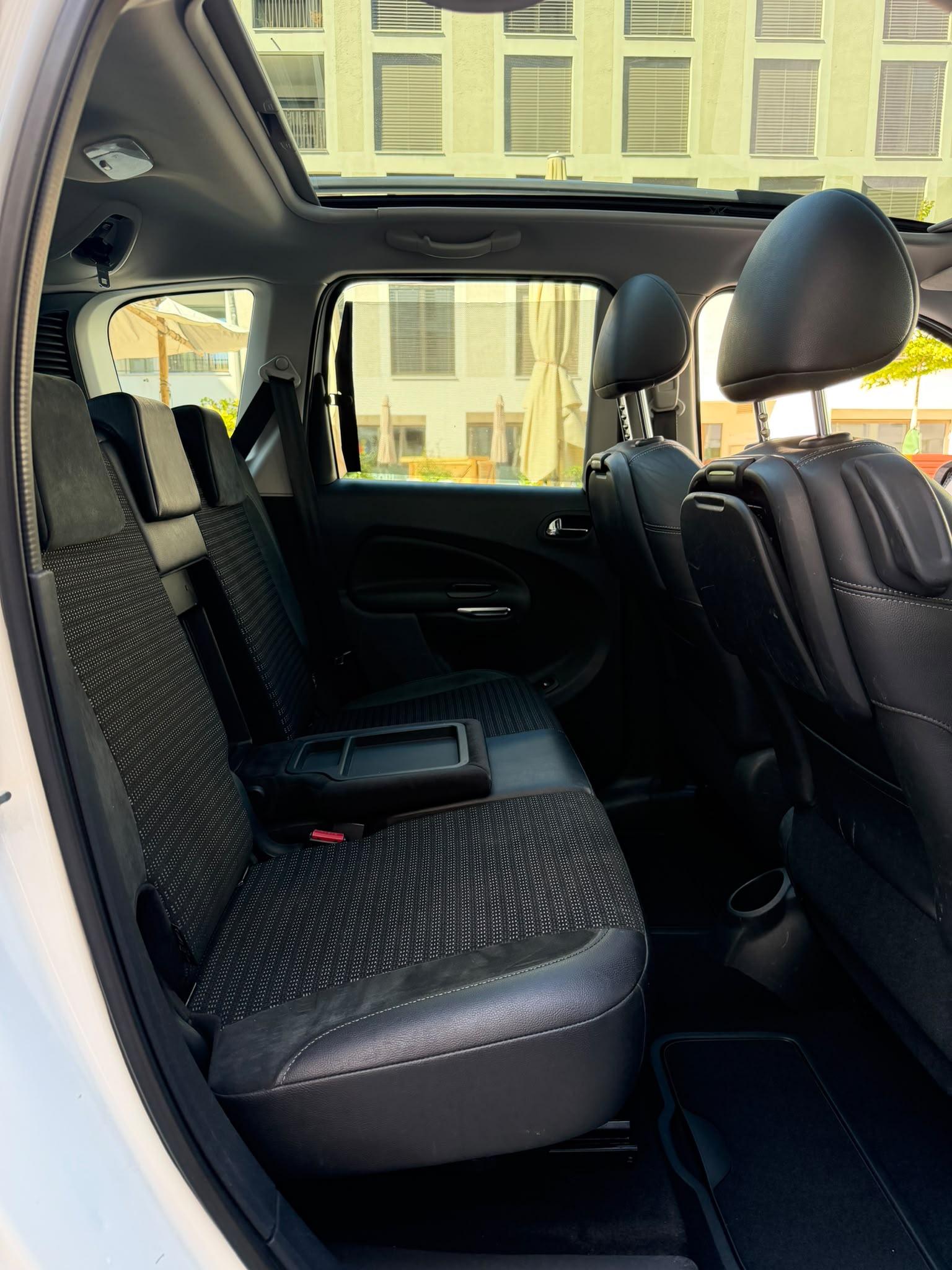 CITROEN C3 Picasso 1.6 HDi Exclusive-image-17