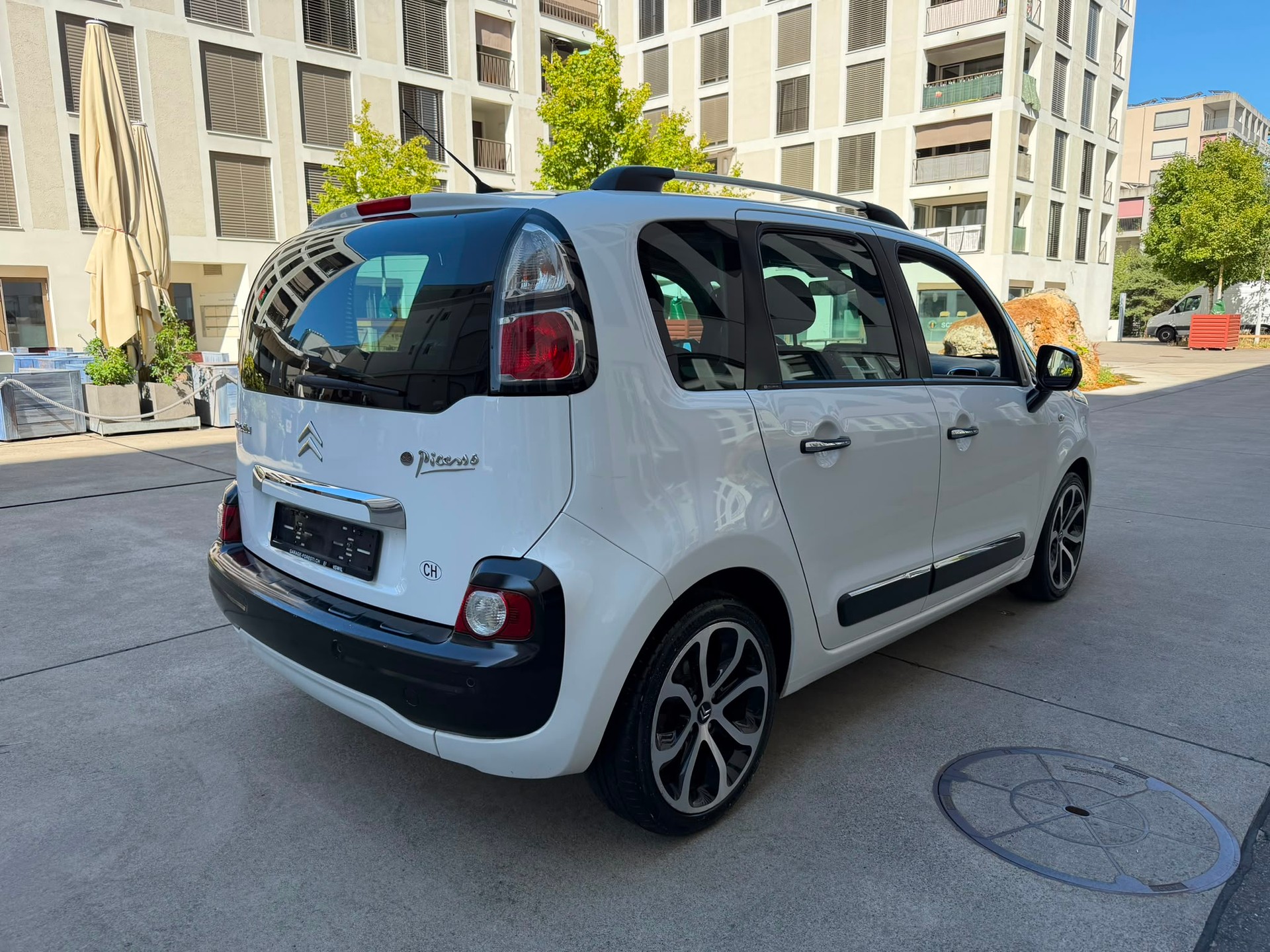 CITROEN C3 Picasso 1.6 HDi Exclusive-image-24